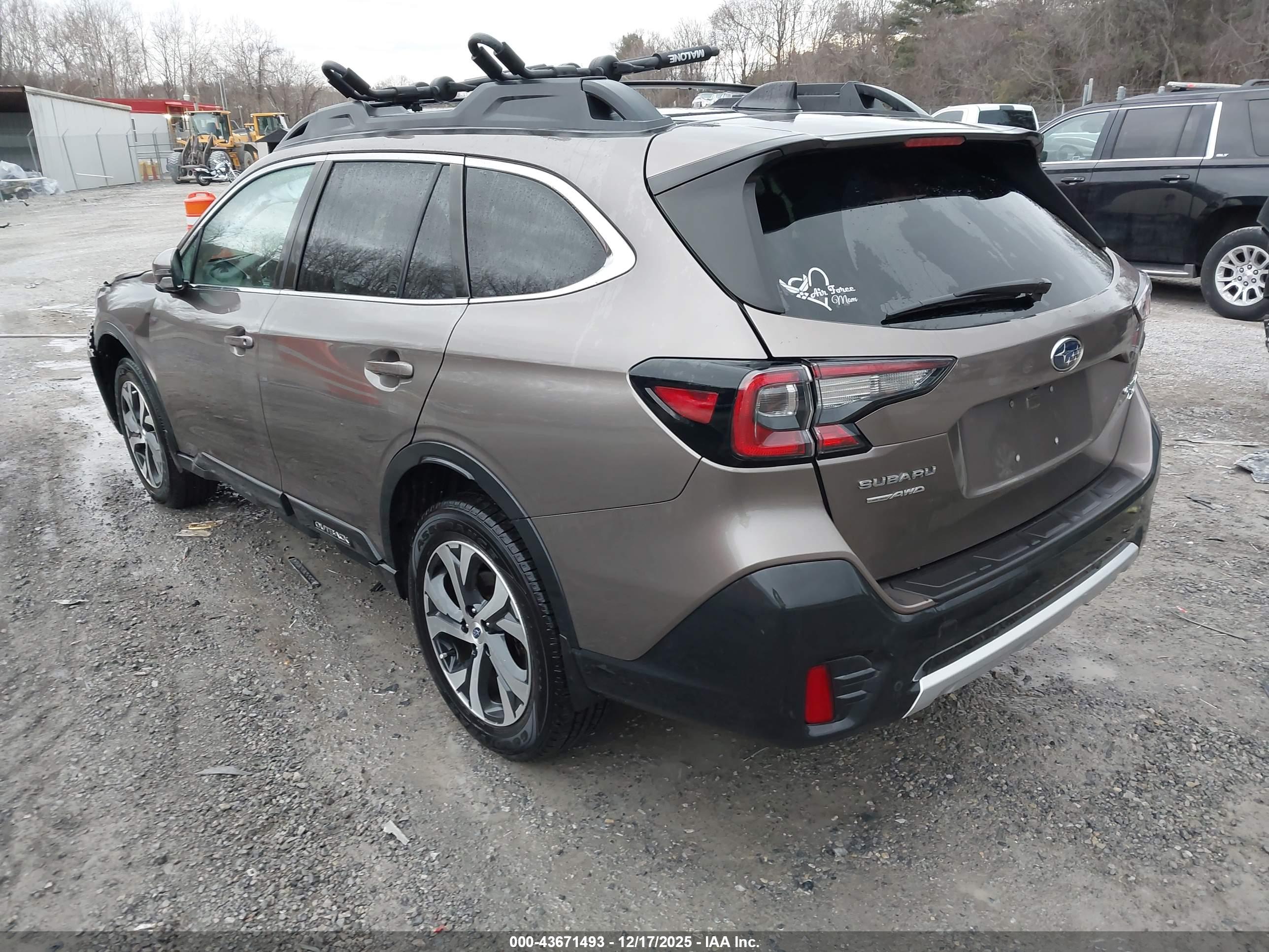 SUBARU OUTBACK image 3