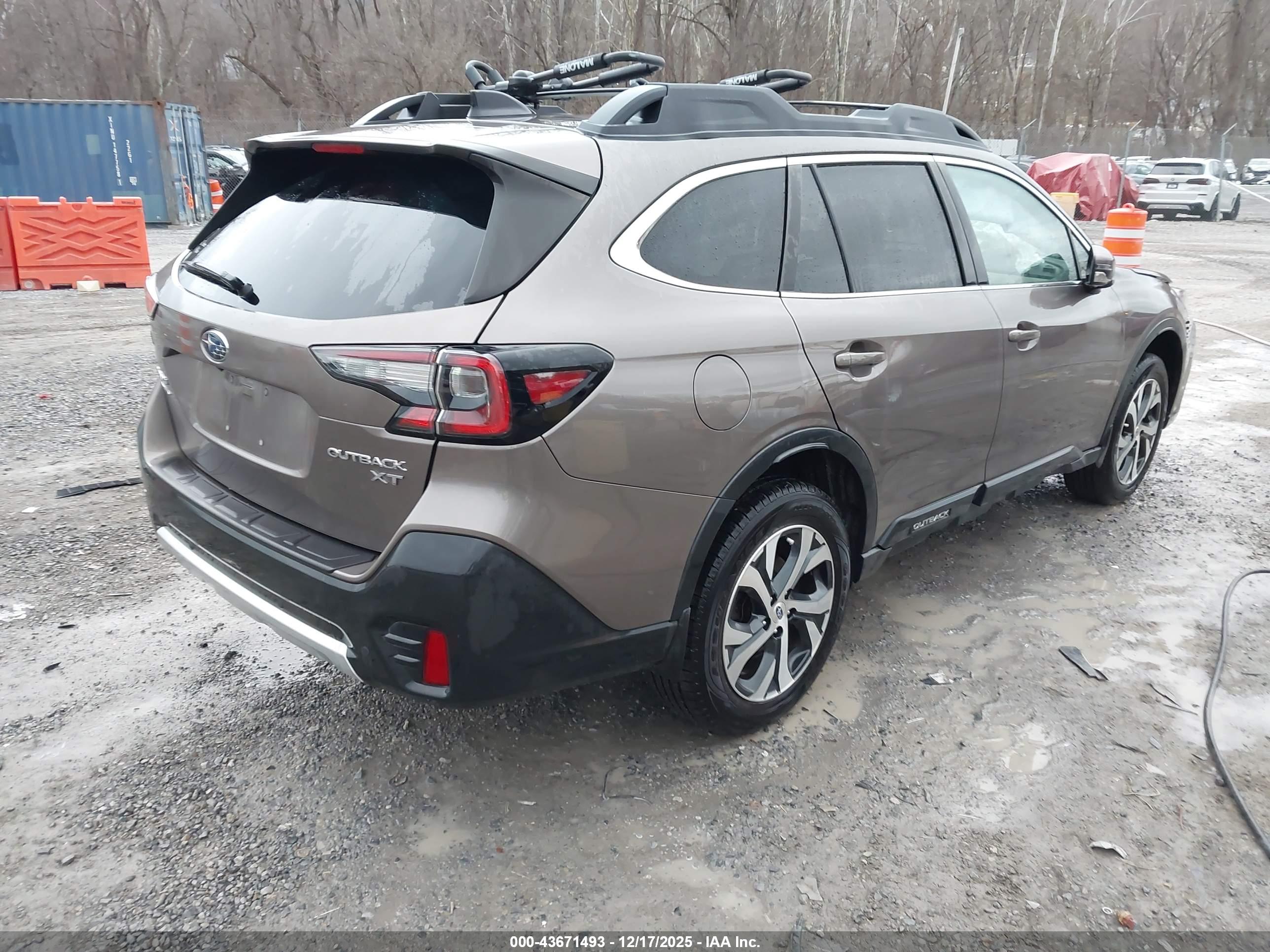 SUBARU OUTBACK image 4