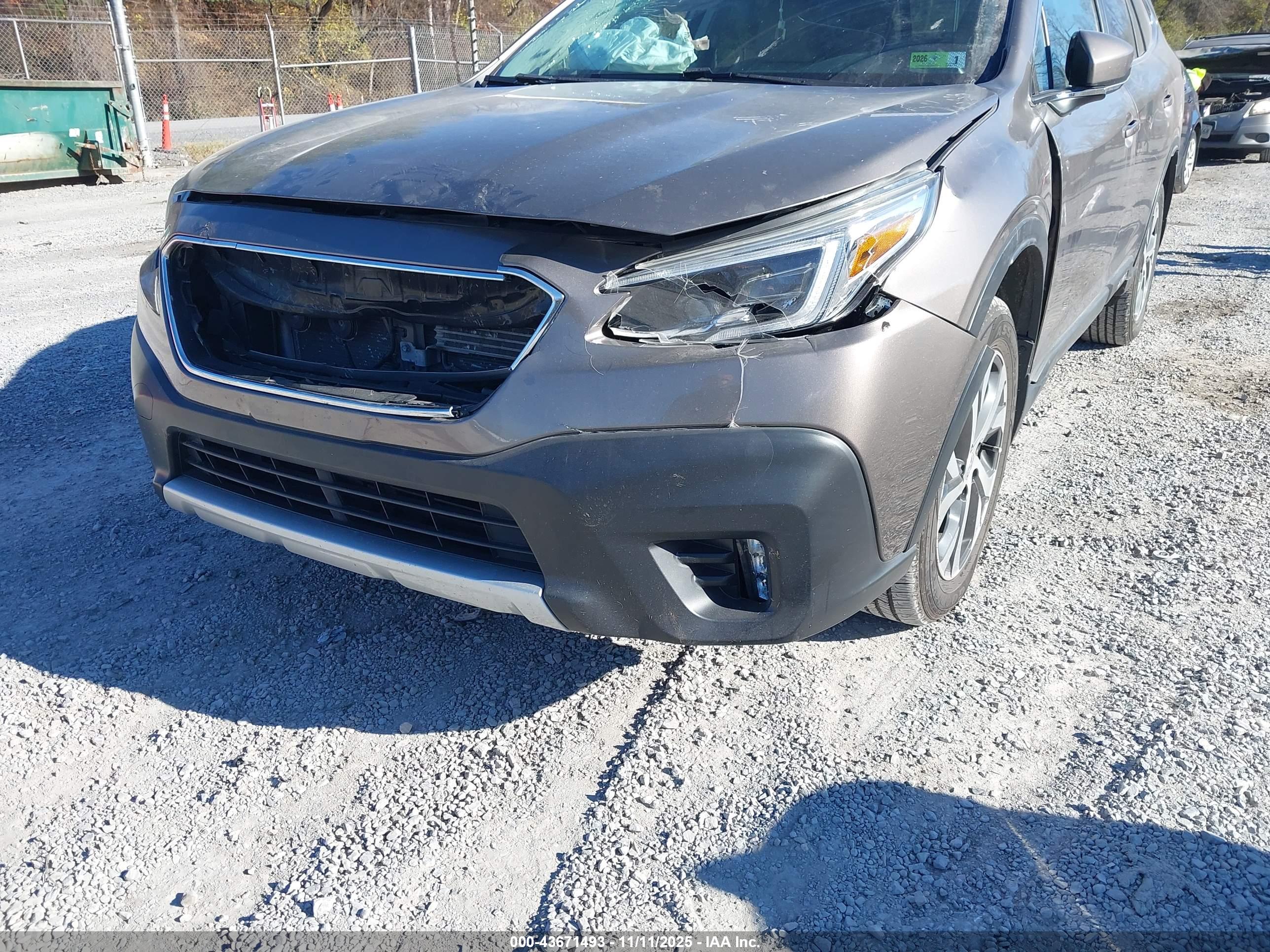 SUBARU OUTBACK image 6