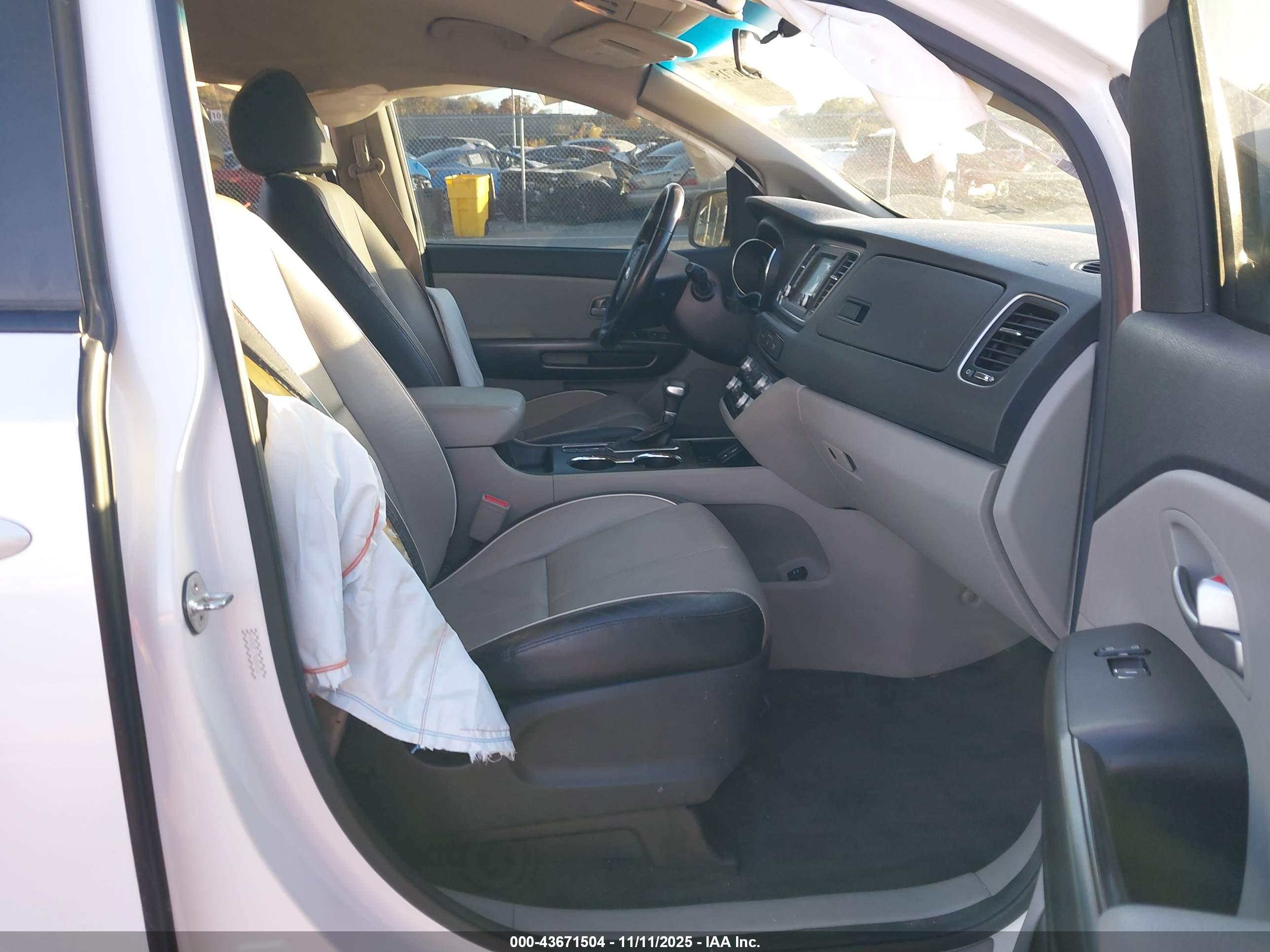 KIA SEDONA image 5