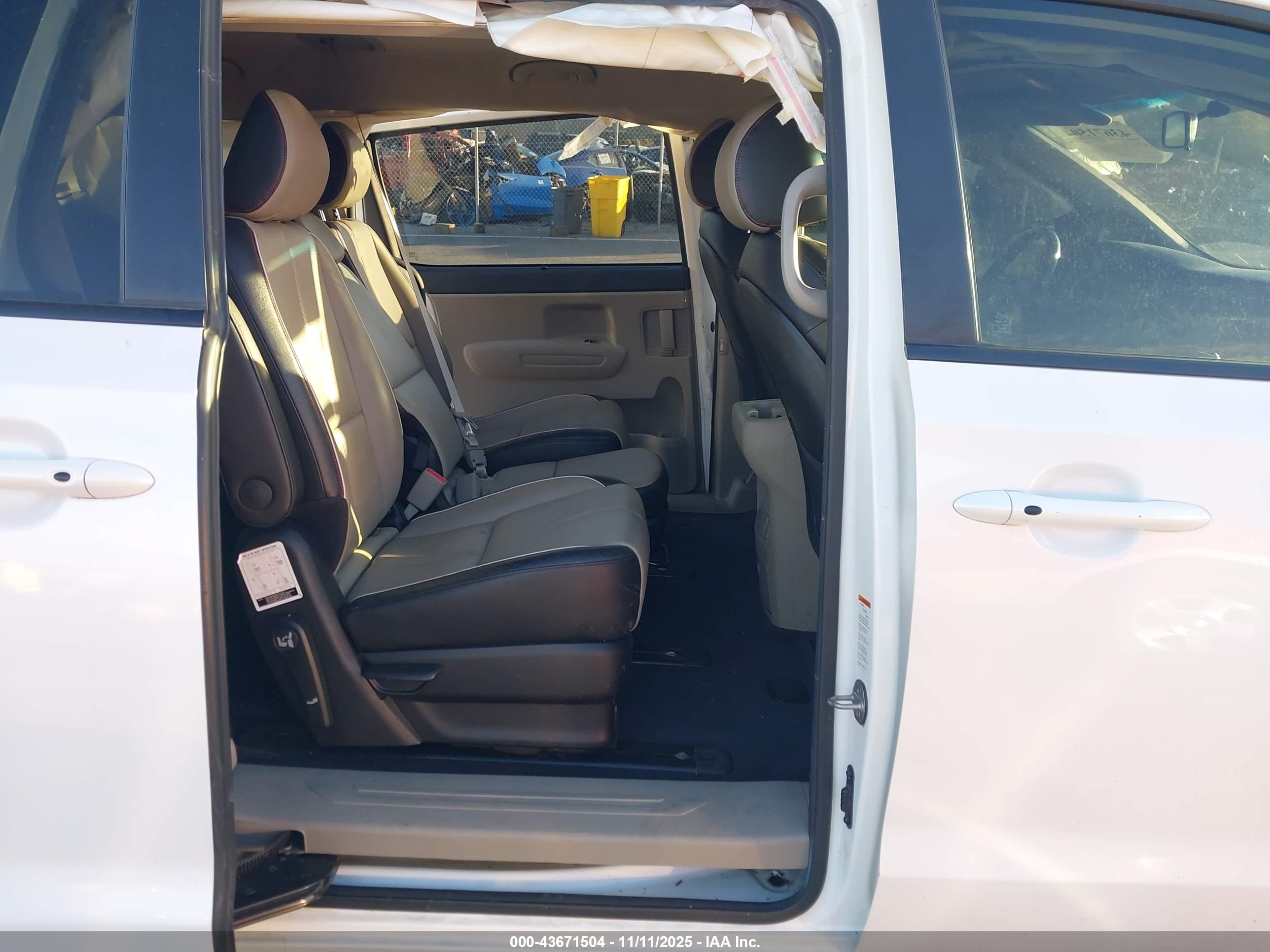 KIA SEDONA image 8