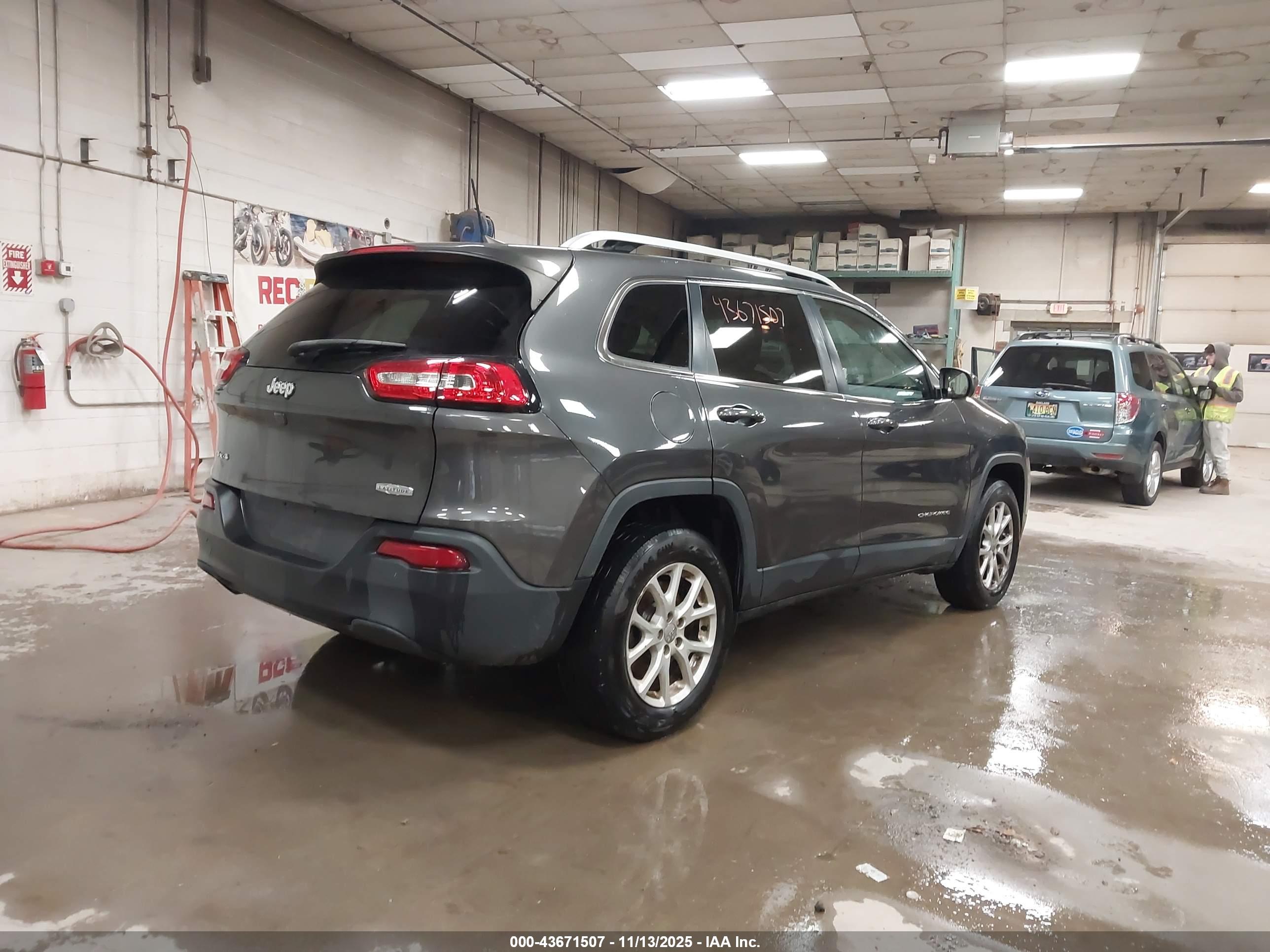 JEEP CHEROKEE image 4