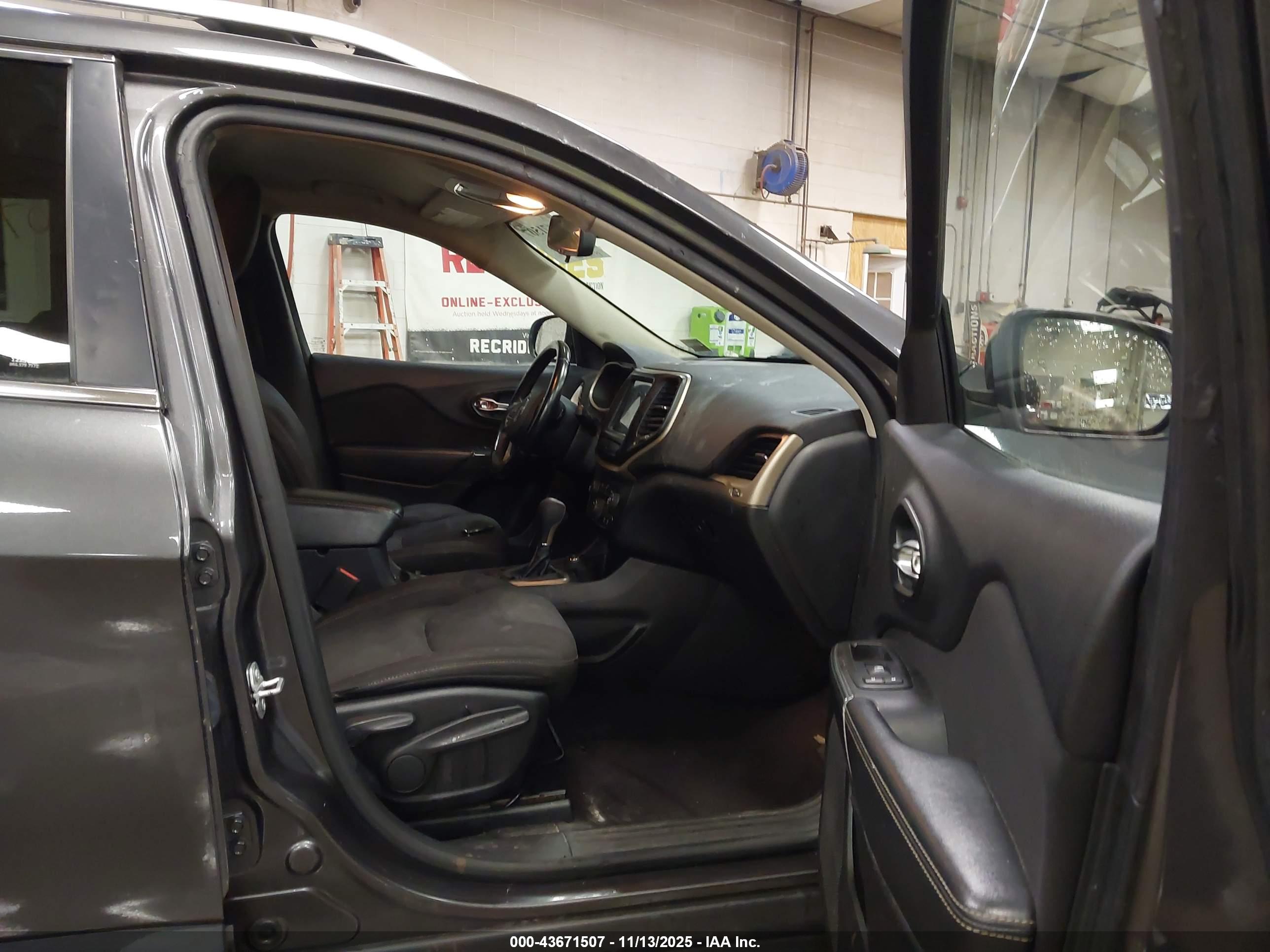 JEEP CHEROKEE image 5