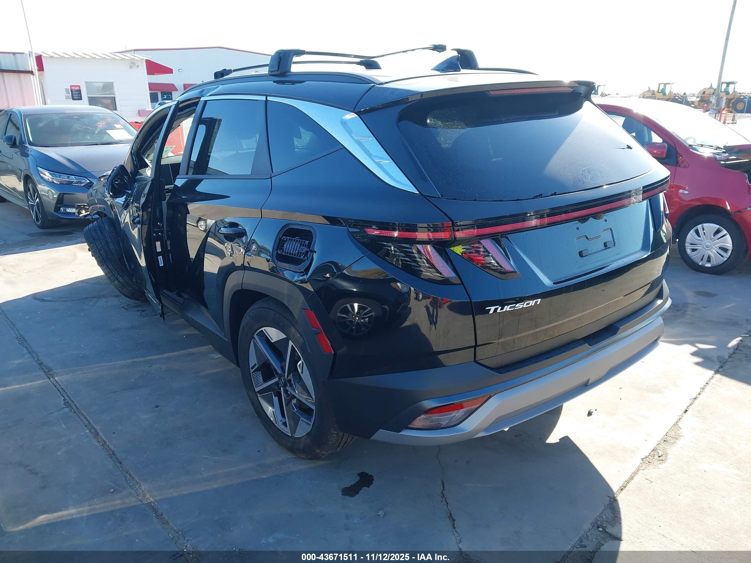 HYUNDAI TUCSON image 3