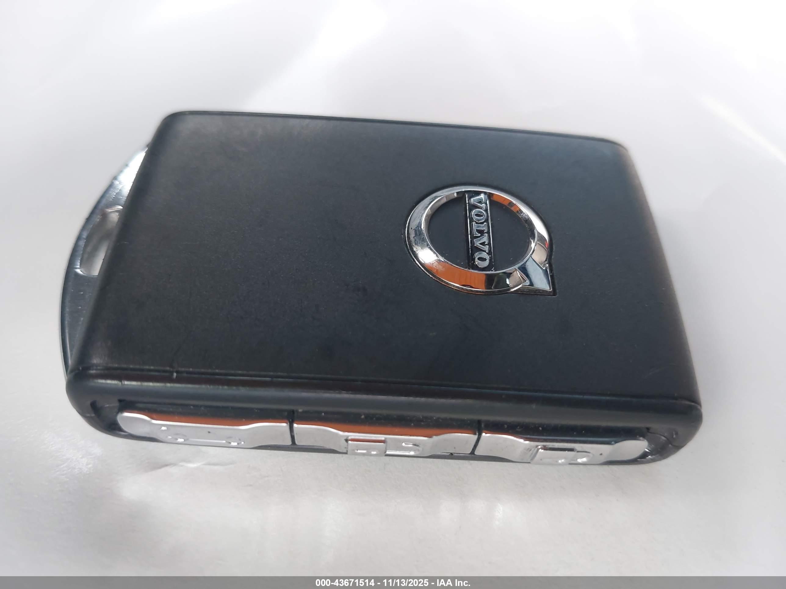 VOLVO S60 image 11