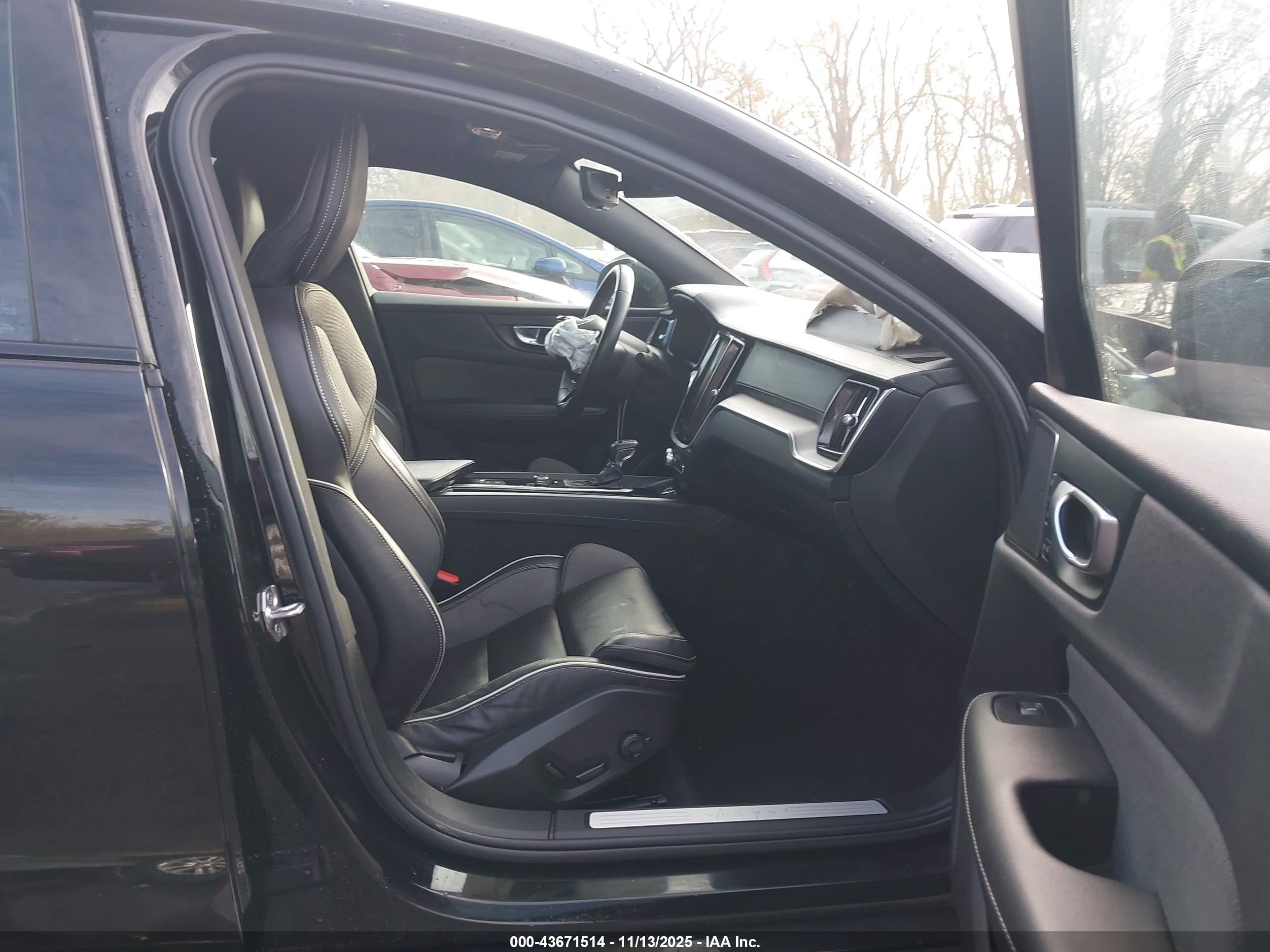 VOLVO S60 image 5