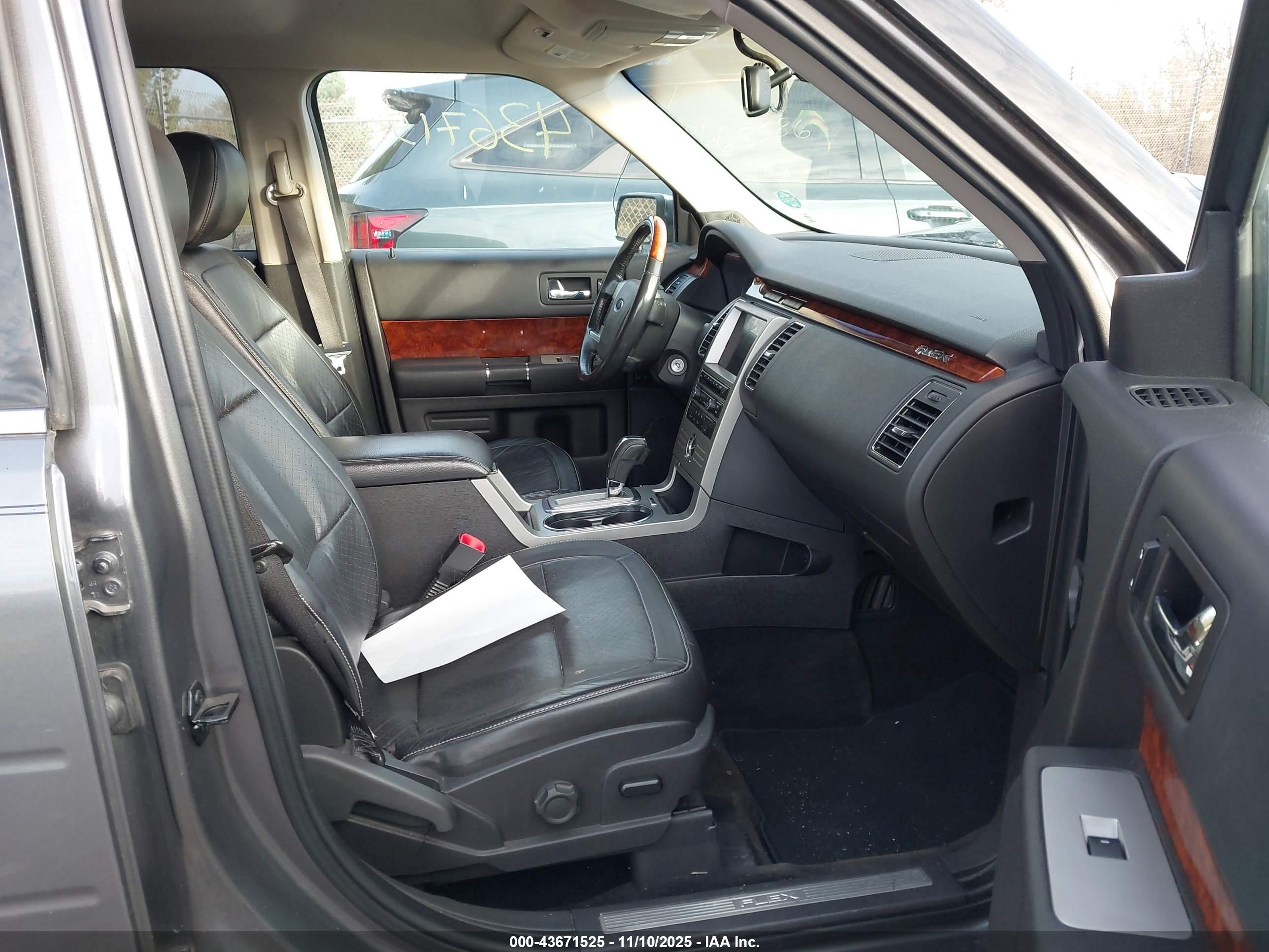 FORD FLEX image 5