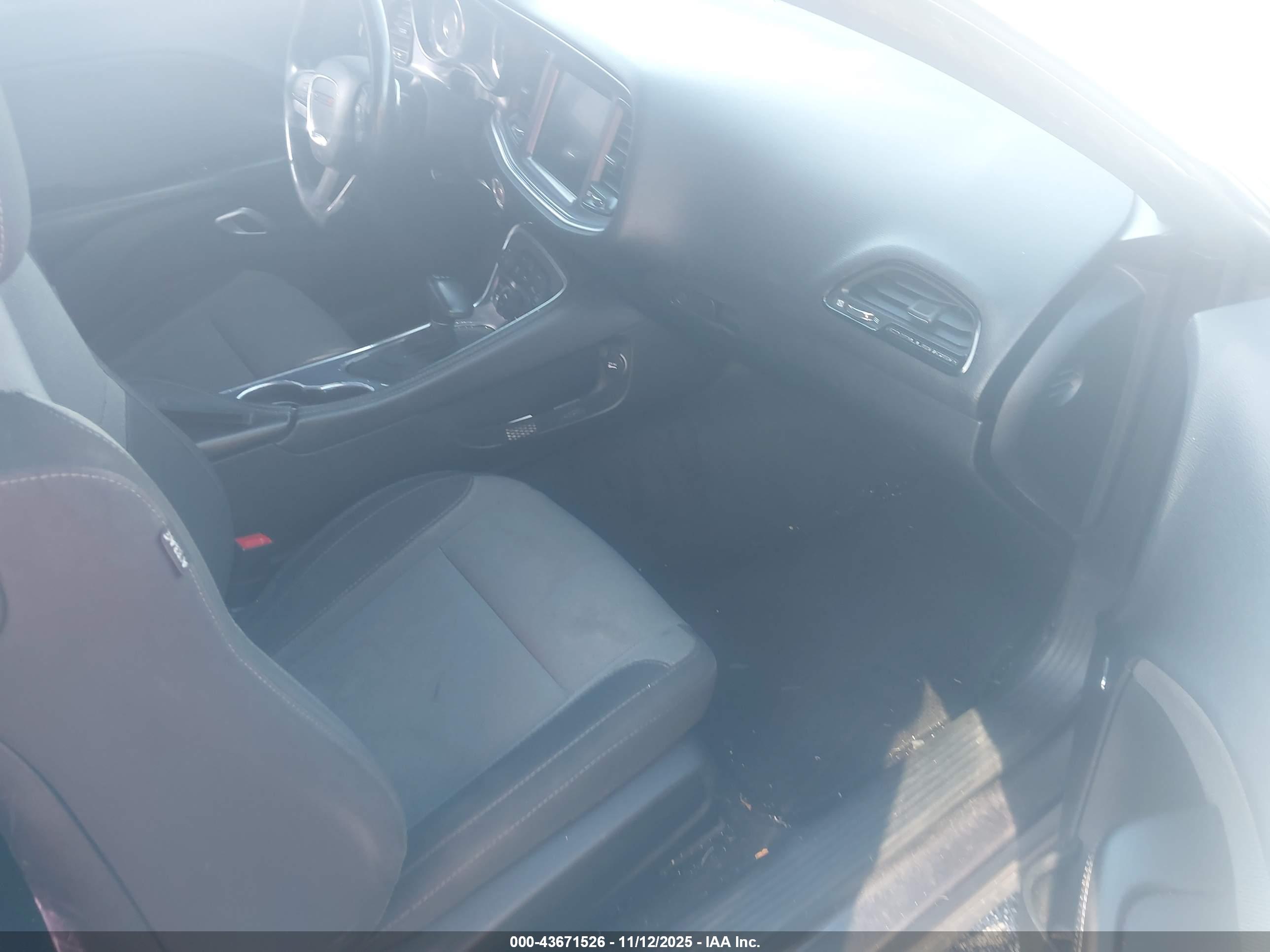 DODGE CHALLENGER image 5