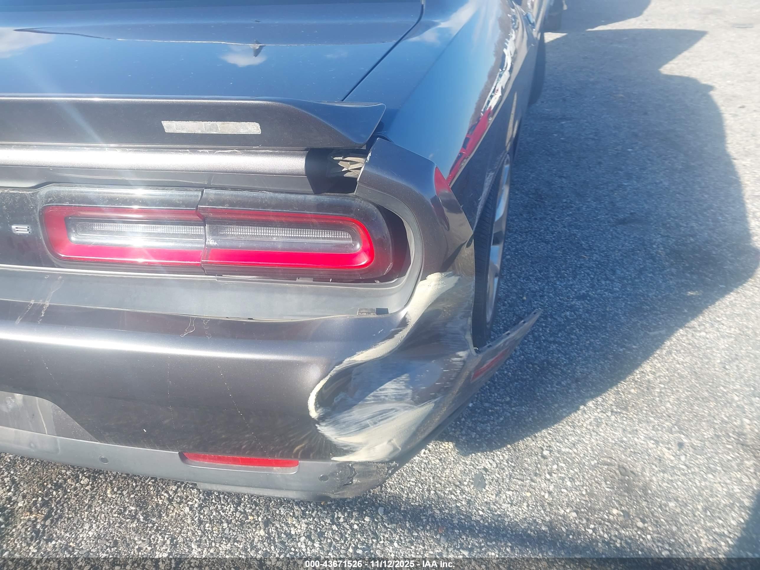 DODGE CHALLENGER image 6