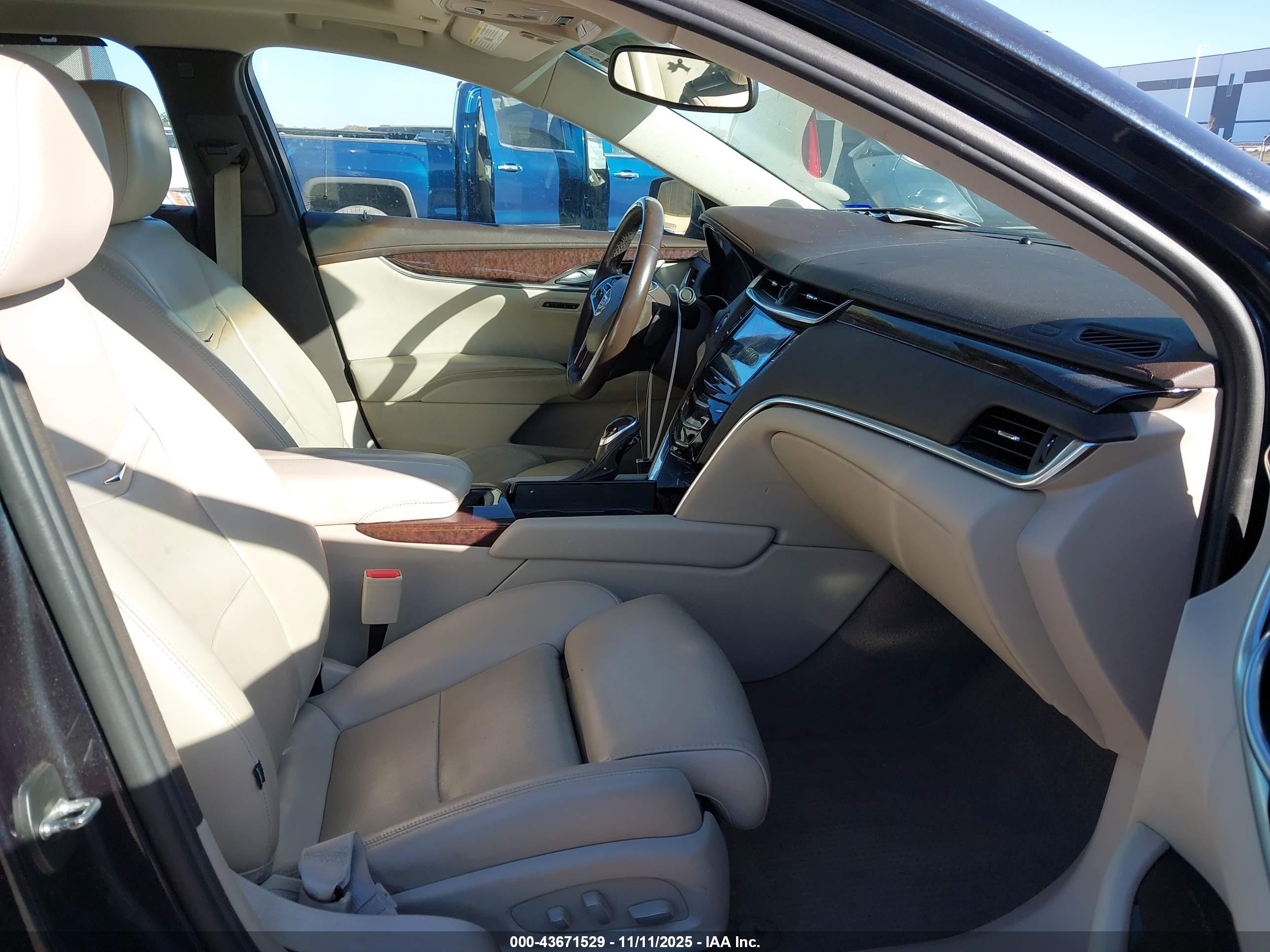 CADILLAC XTS image 5