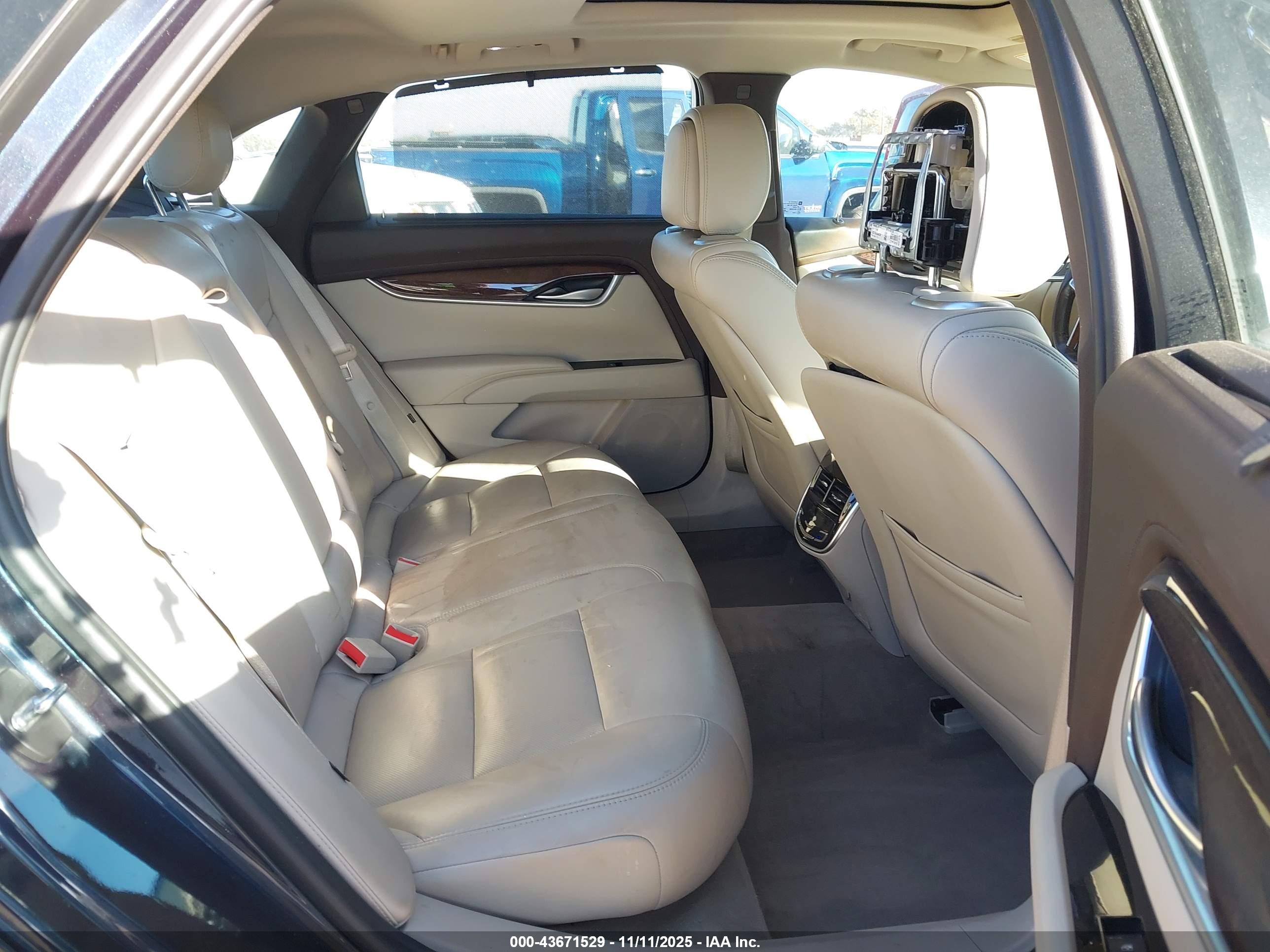 CADILLAC XTS image 8