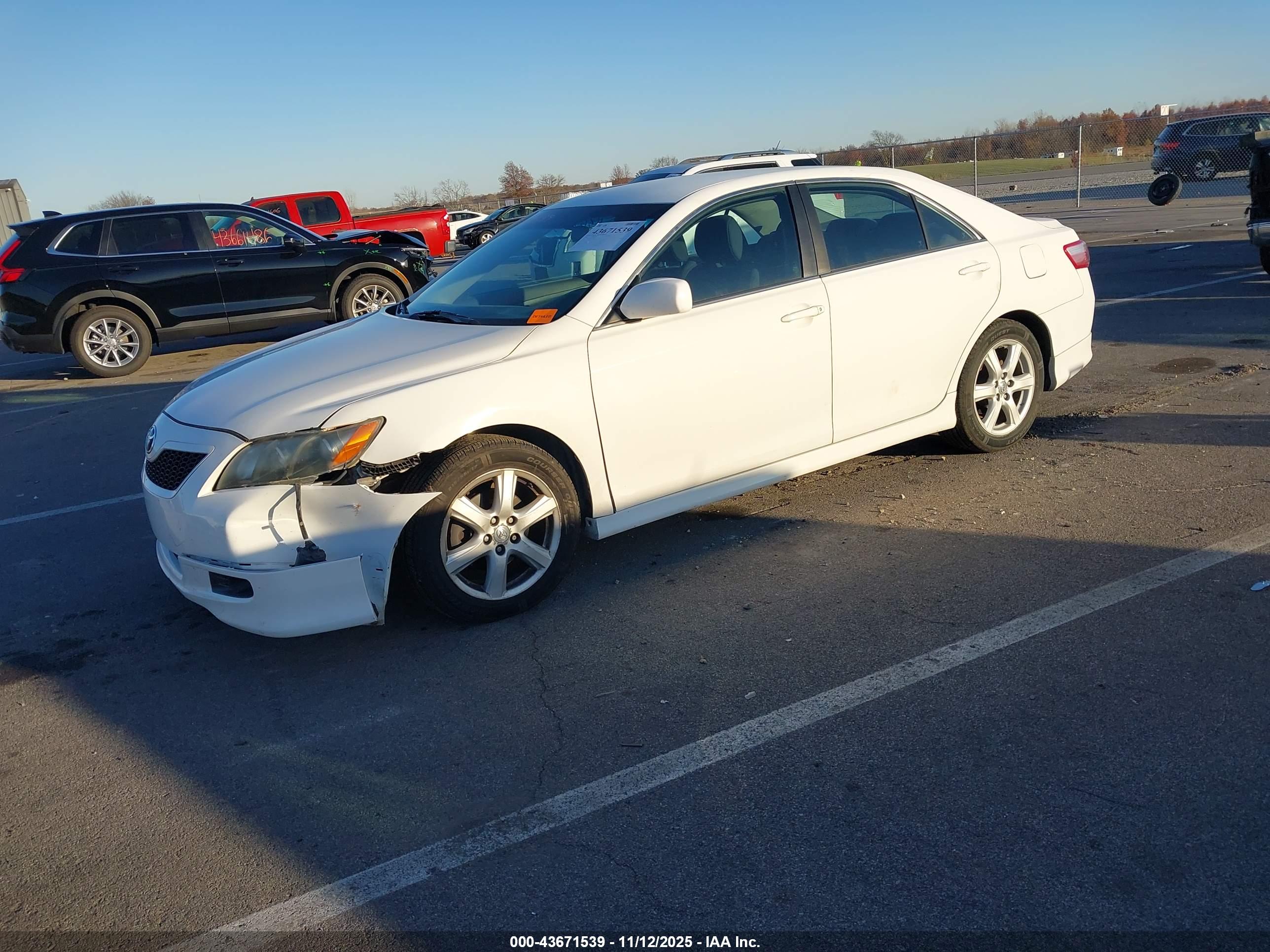 TOYOTA CAMRY image 2