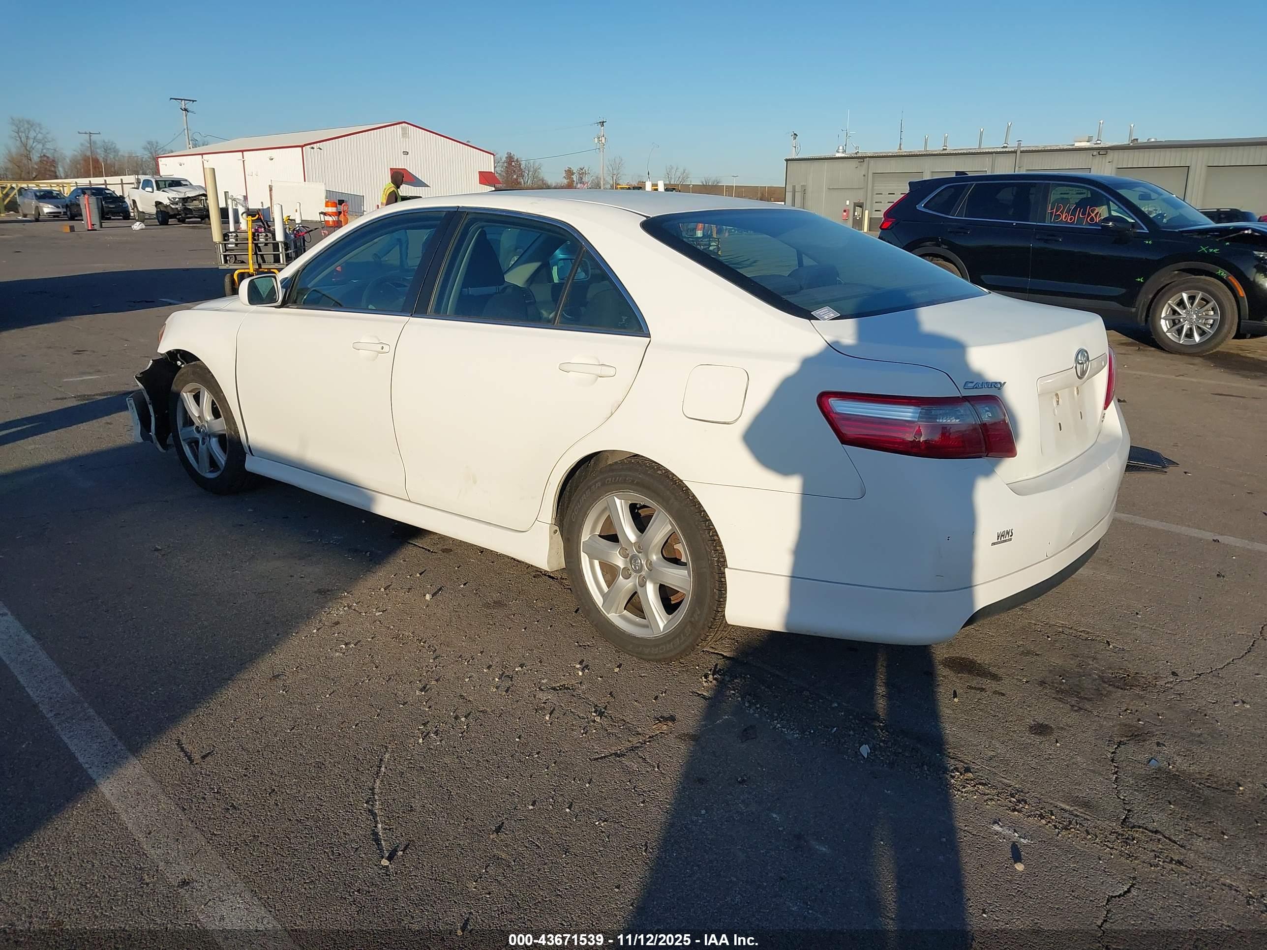 TOYOTA CAMRY image 3