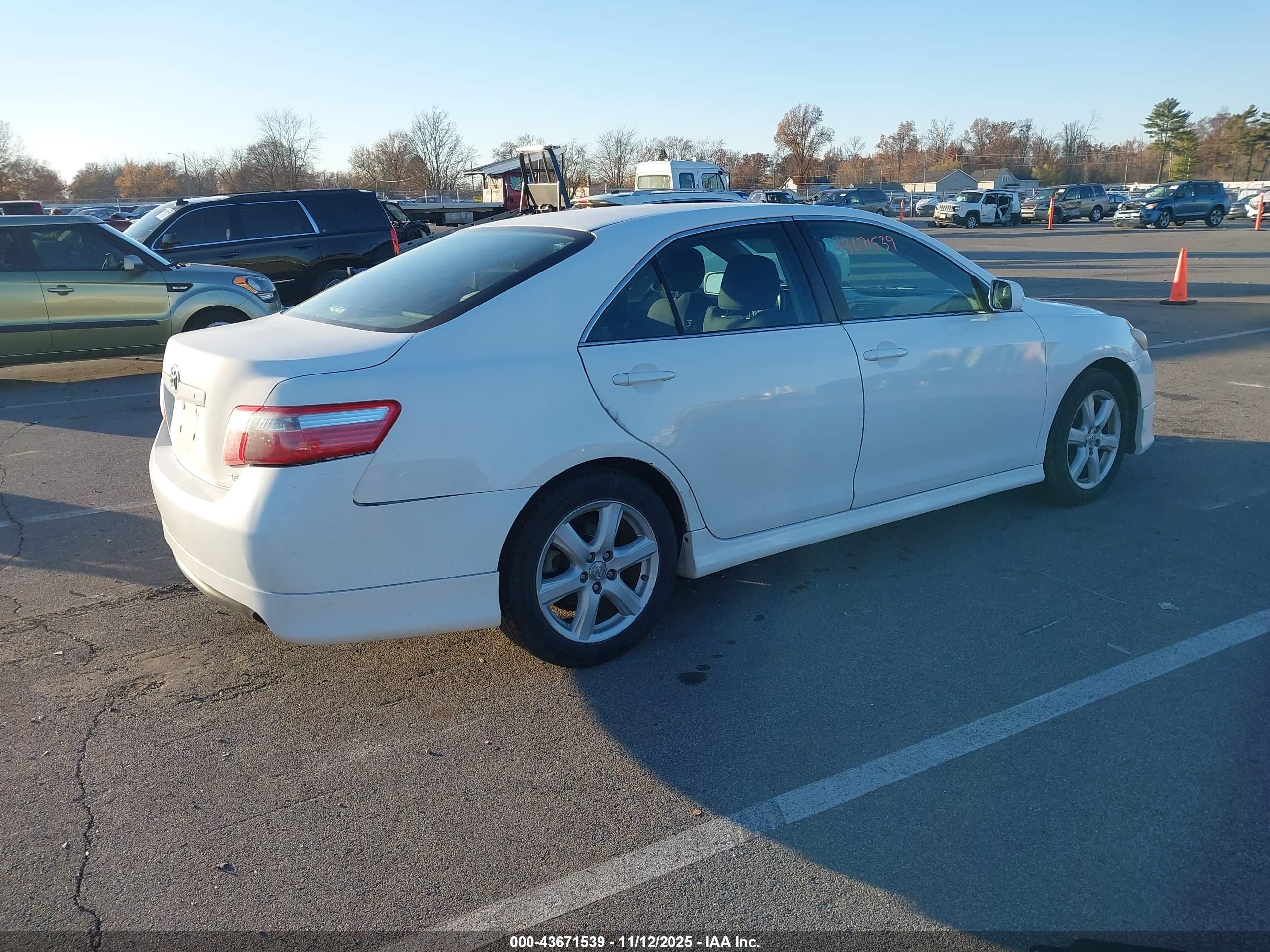 TOYOTA CAMRY image 4