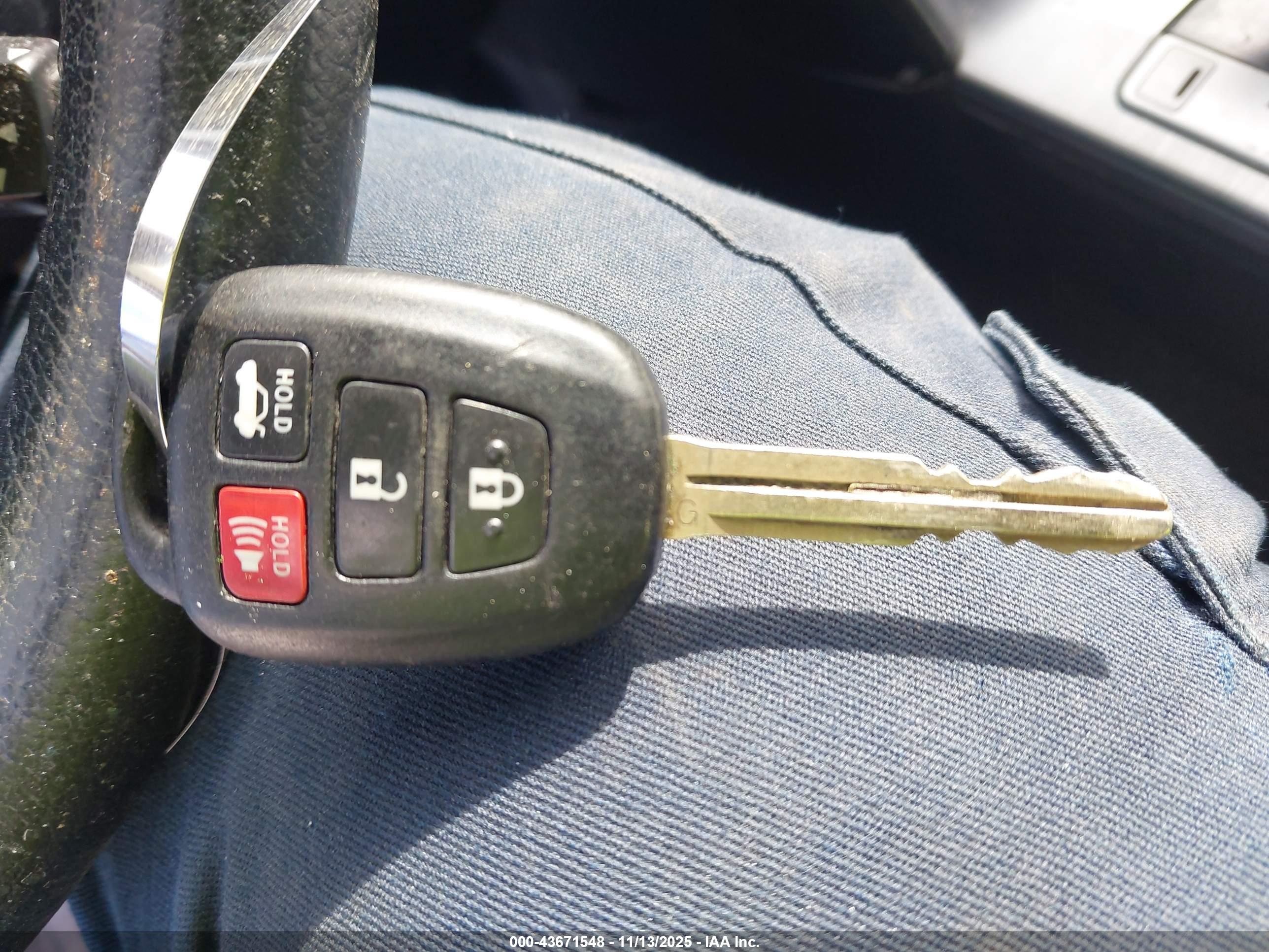 TOYOTA CAMRY image 11