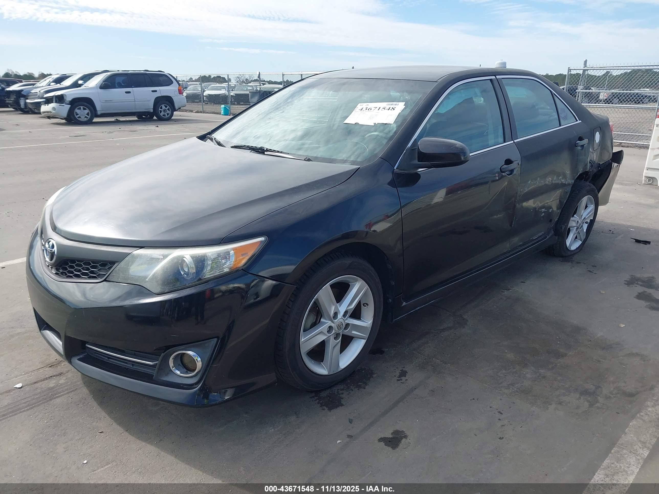 TOYOTA CAMRY image 2