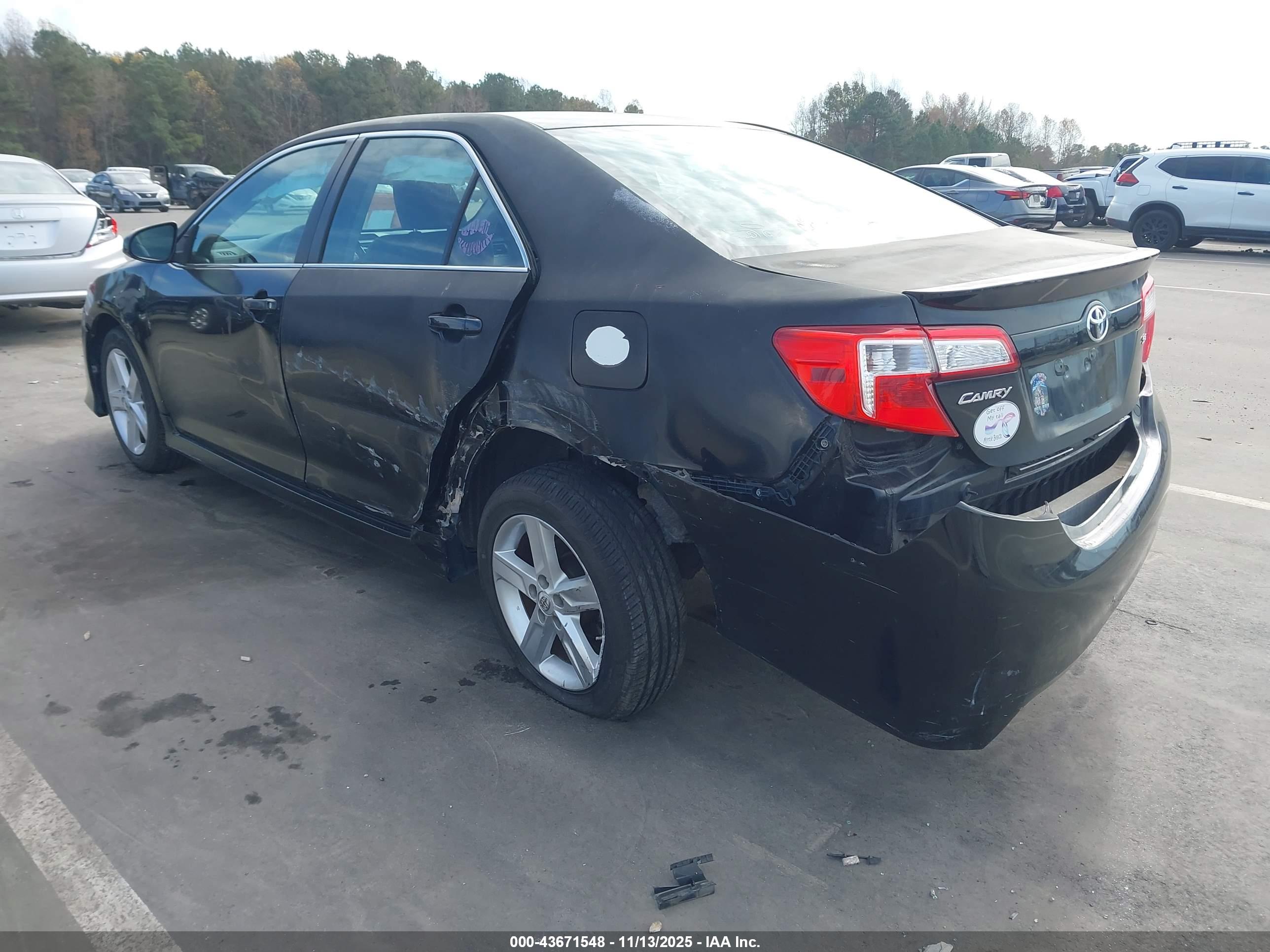 TOYOTA CAMRY image 3