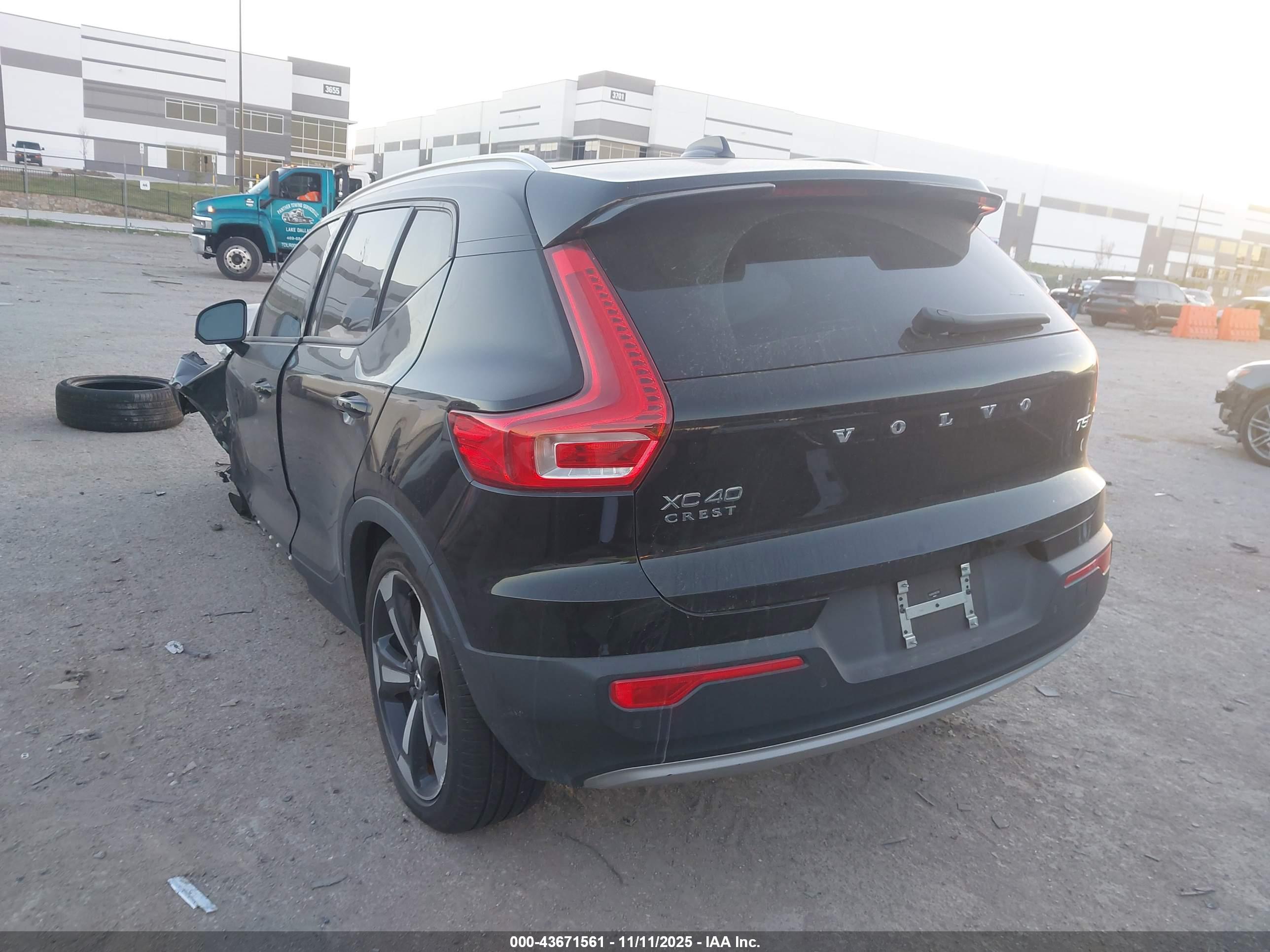 VOLVO XC40 image 3