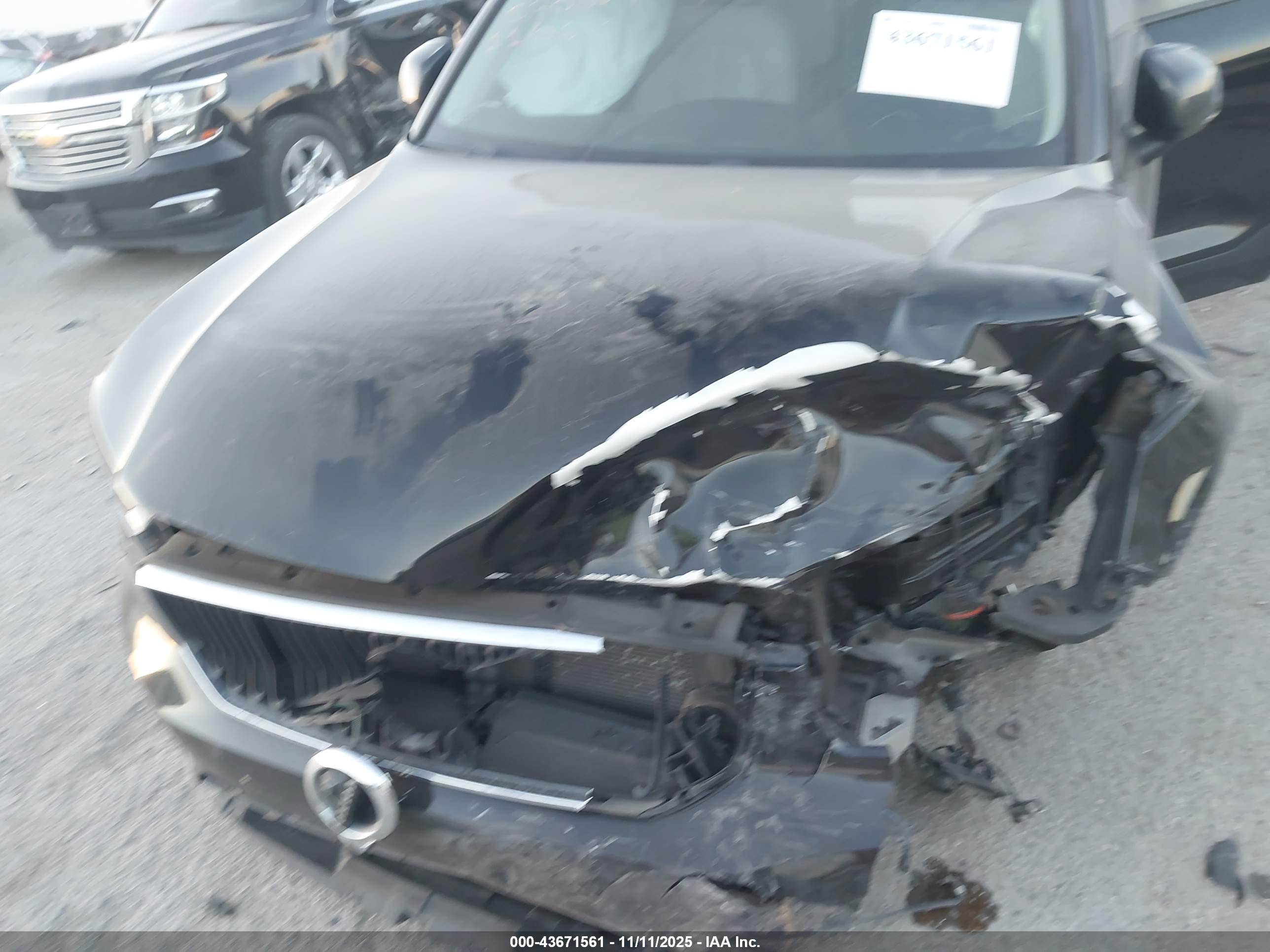 VOLVO XC40 image 6