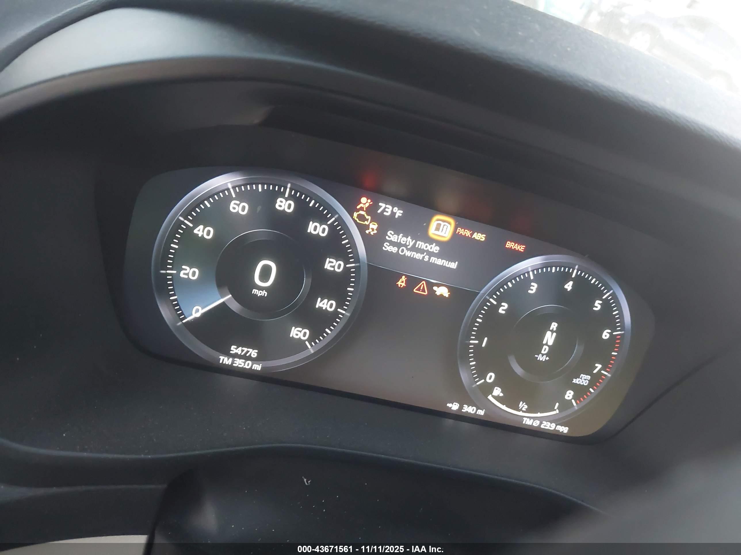 VOLVO XC40 image 7