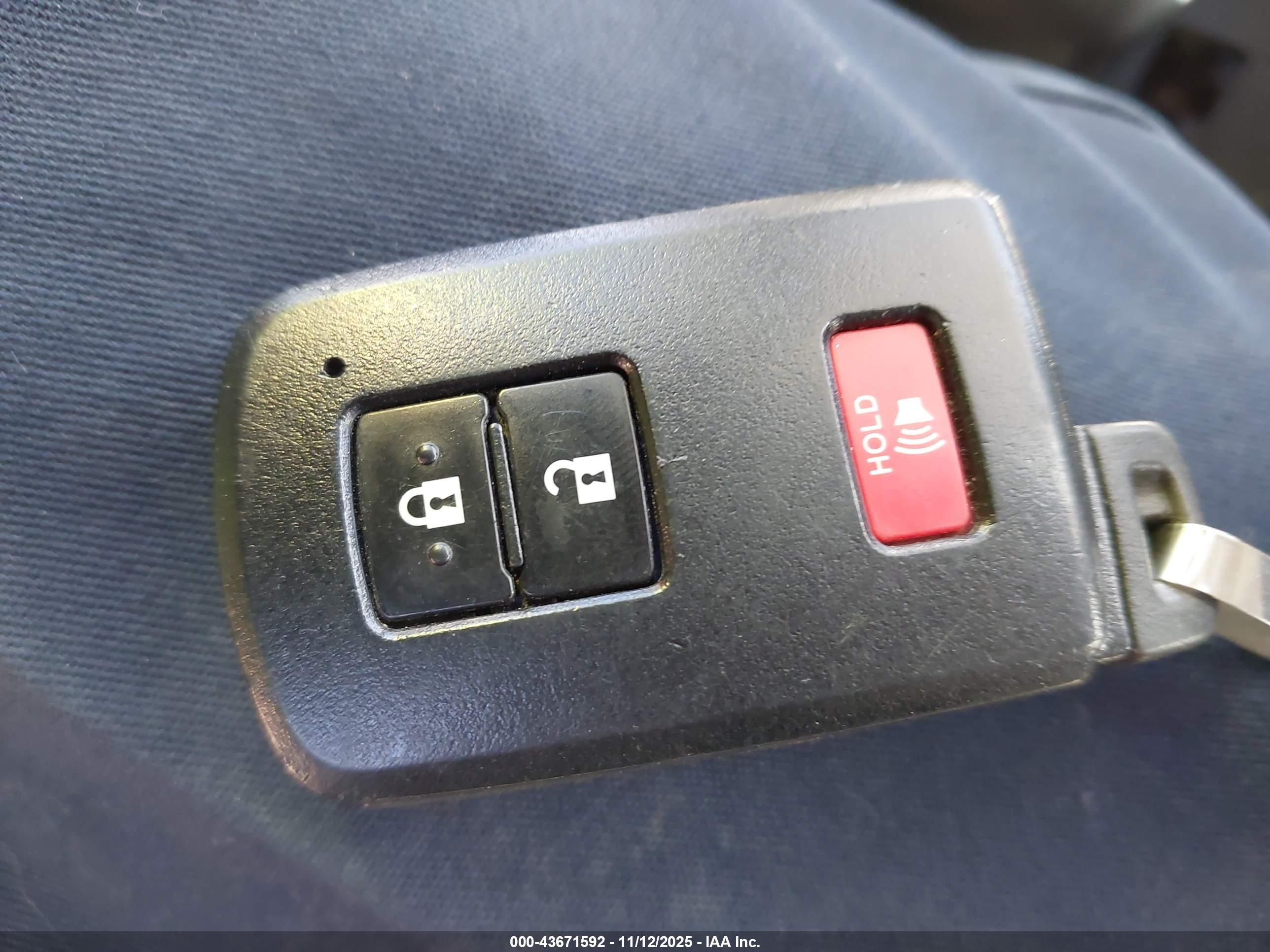 TOYOTA RAV4 image 11