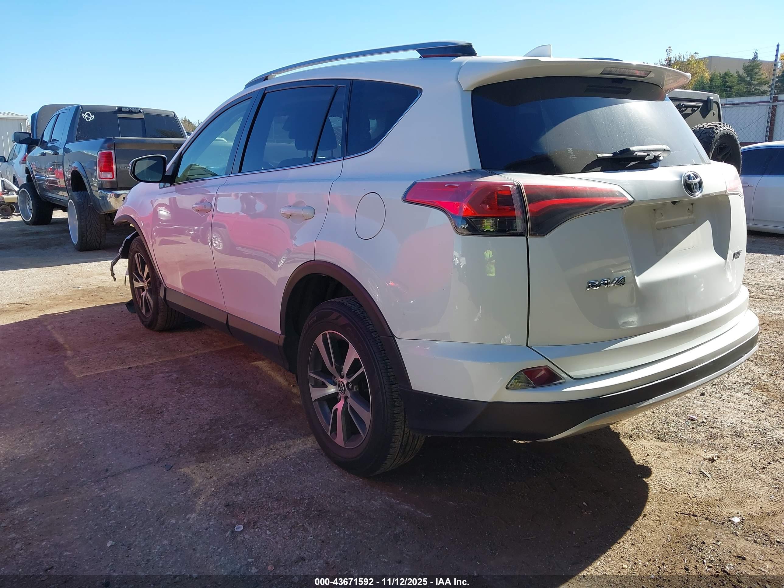 TOYOTA RAV4 image 3