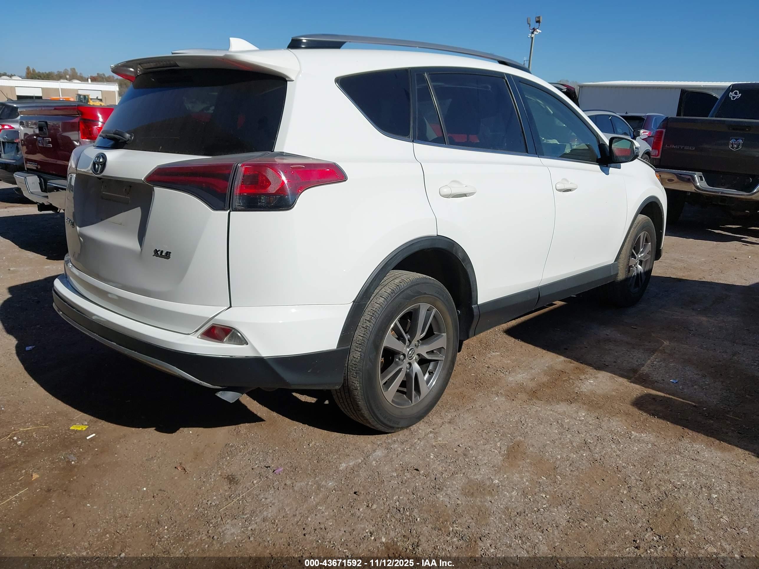 TOYOTA RAV4 image 4