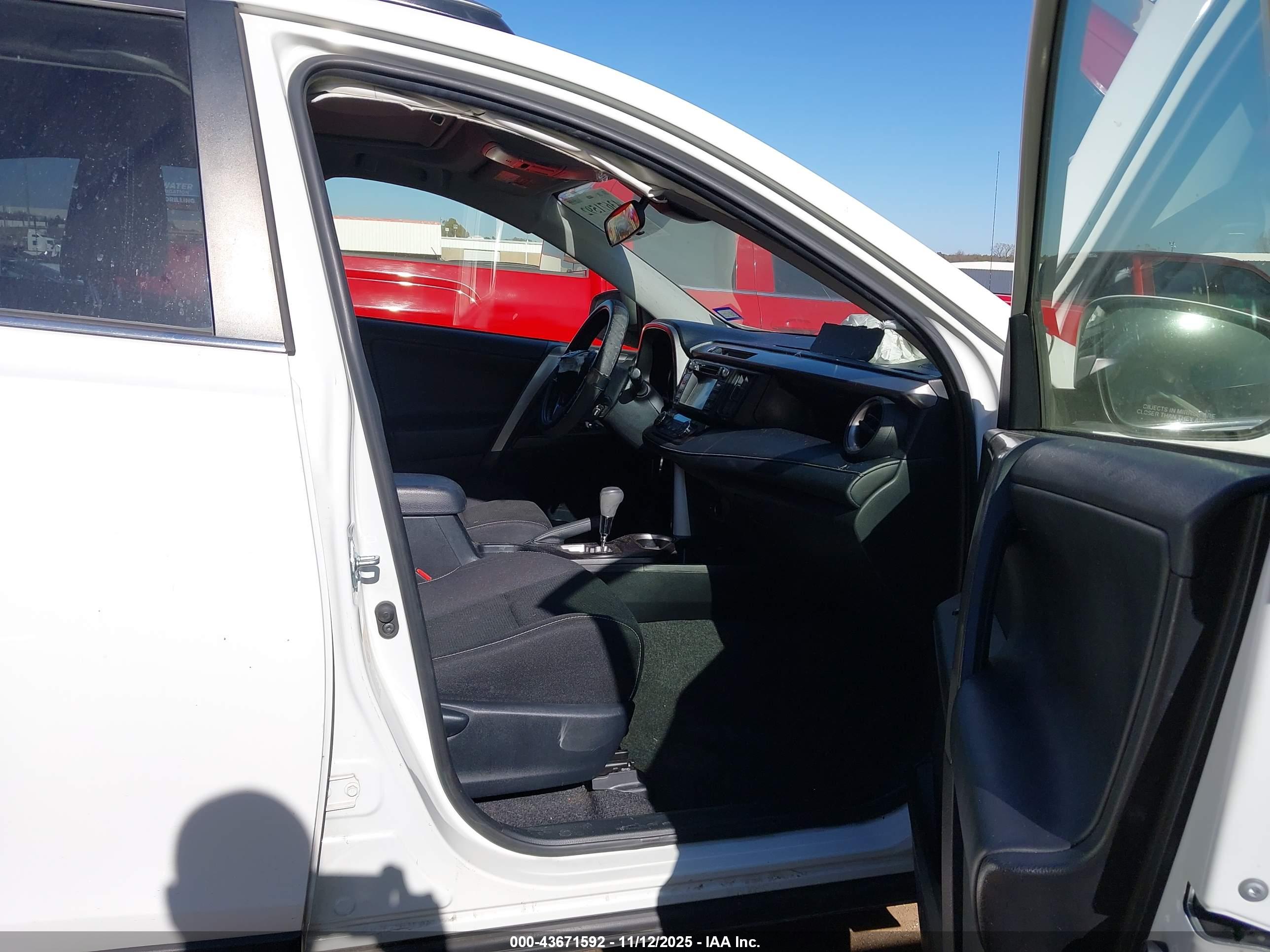 TOYOTA RAV4 image 5