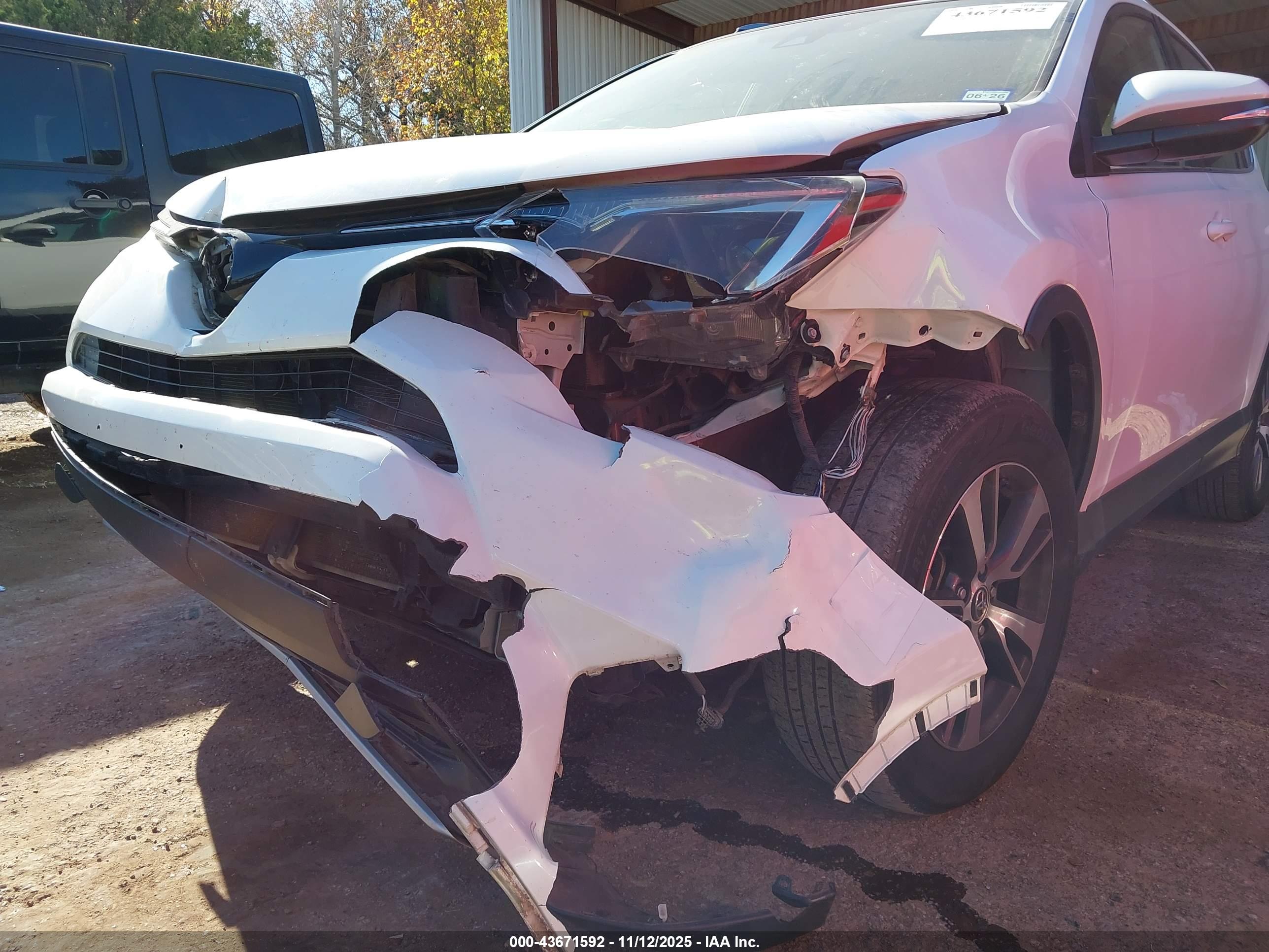 TOYOTA RAV4 image 6