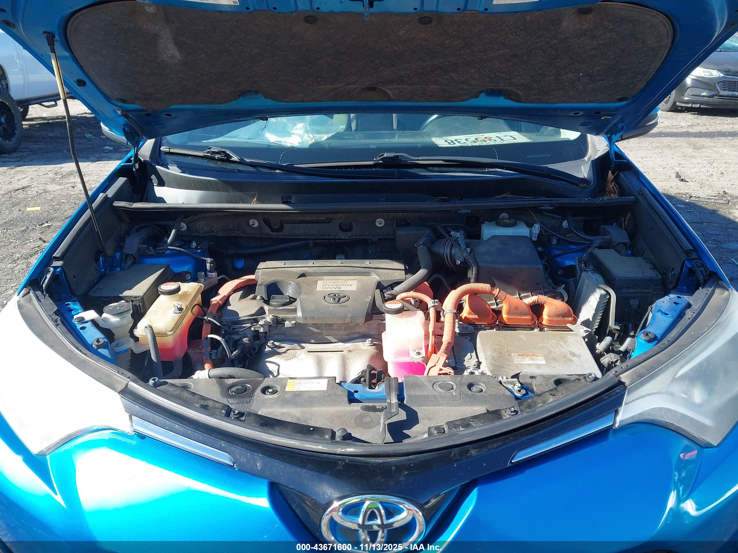 TOYOTA RAV4 image 10