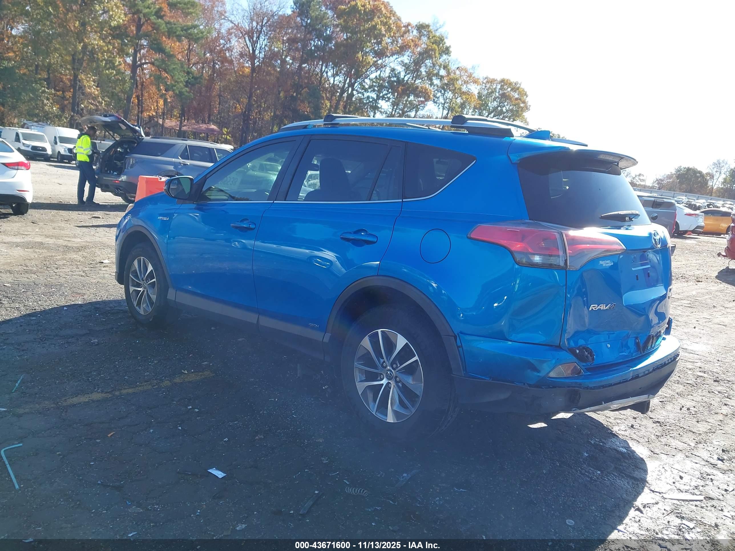 TOYOTA RAV4 image 3