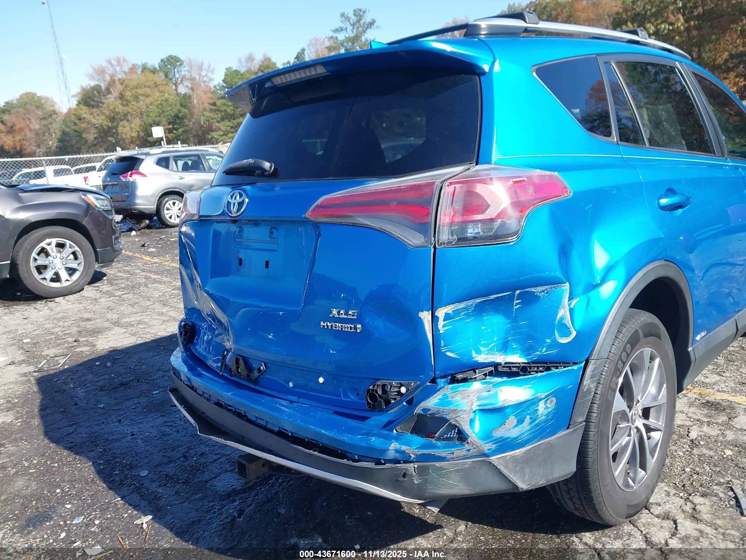 TOYOTA RAV4 image 6