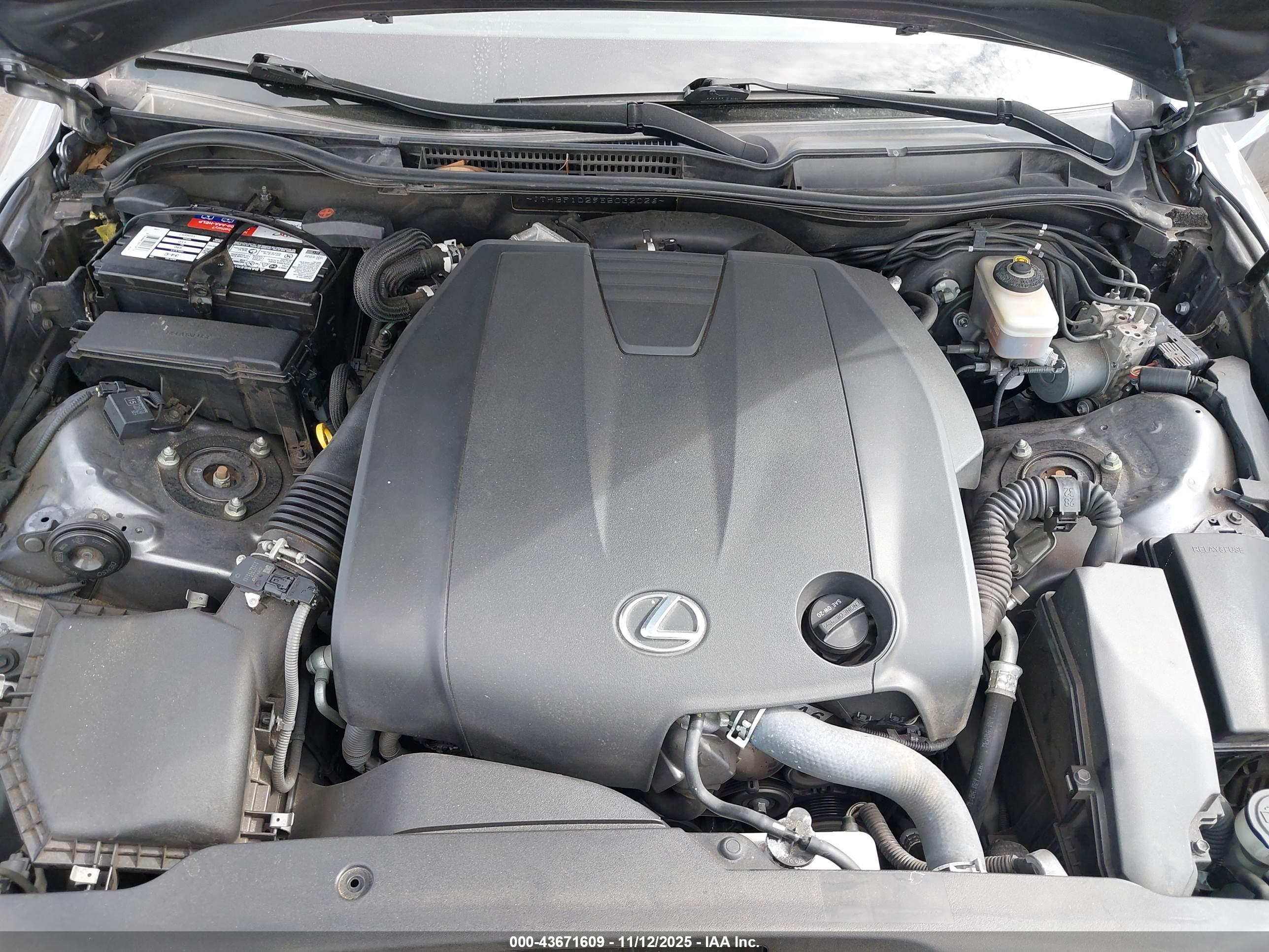 LEXUS IS image 10