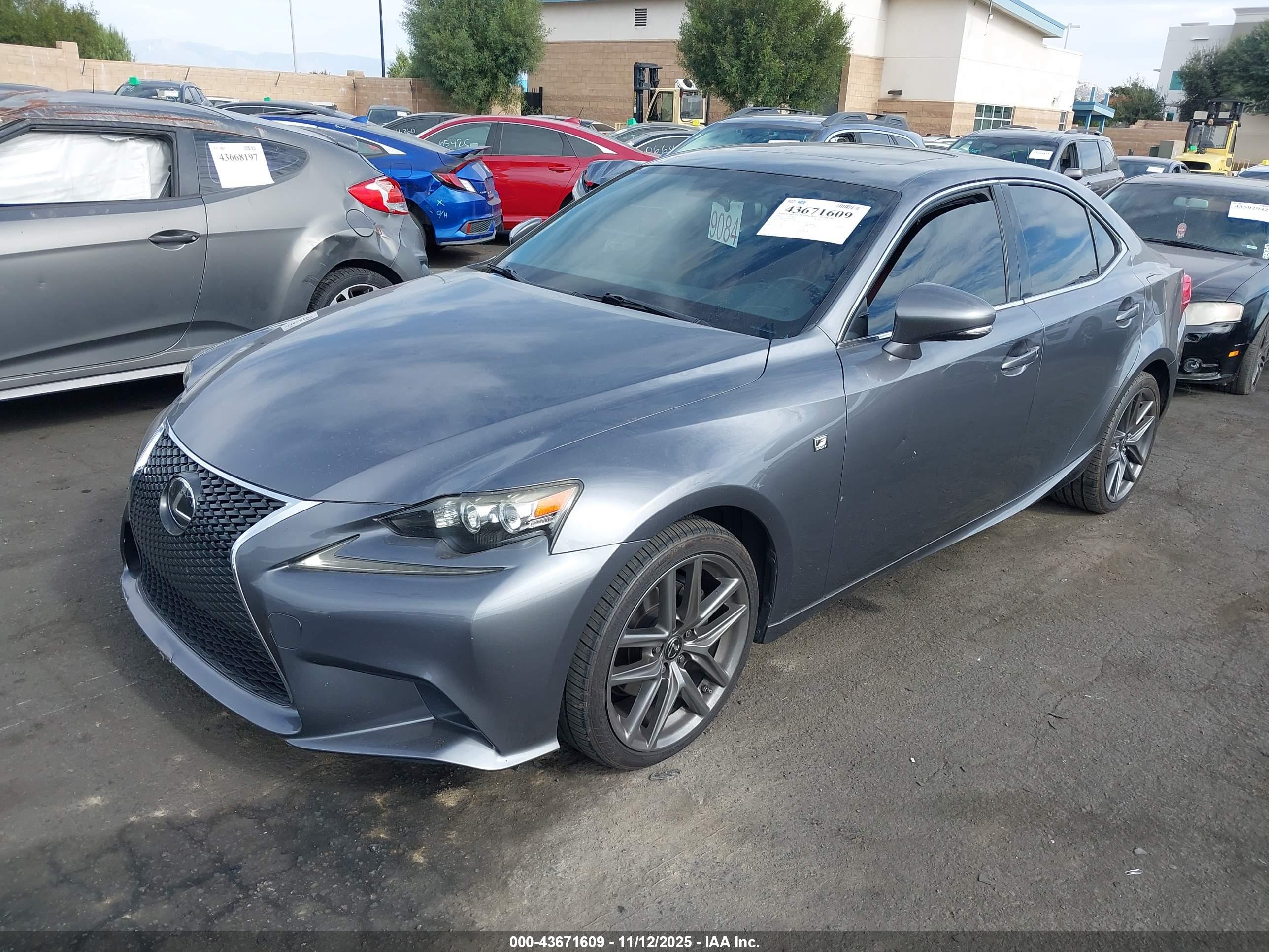 LEXUS IS image 2