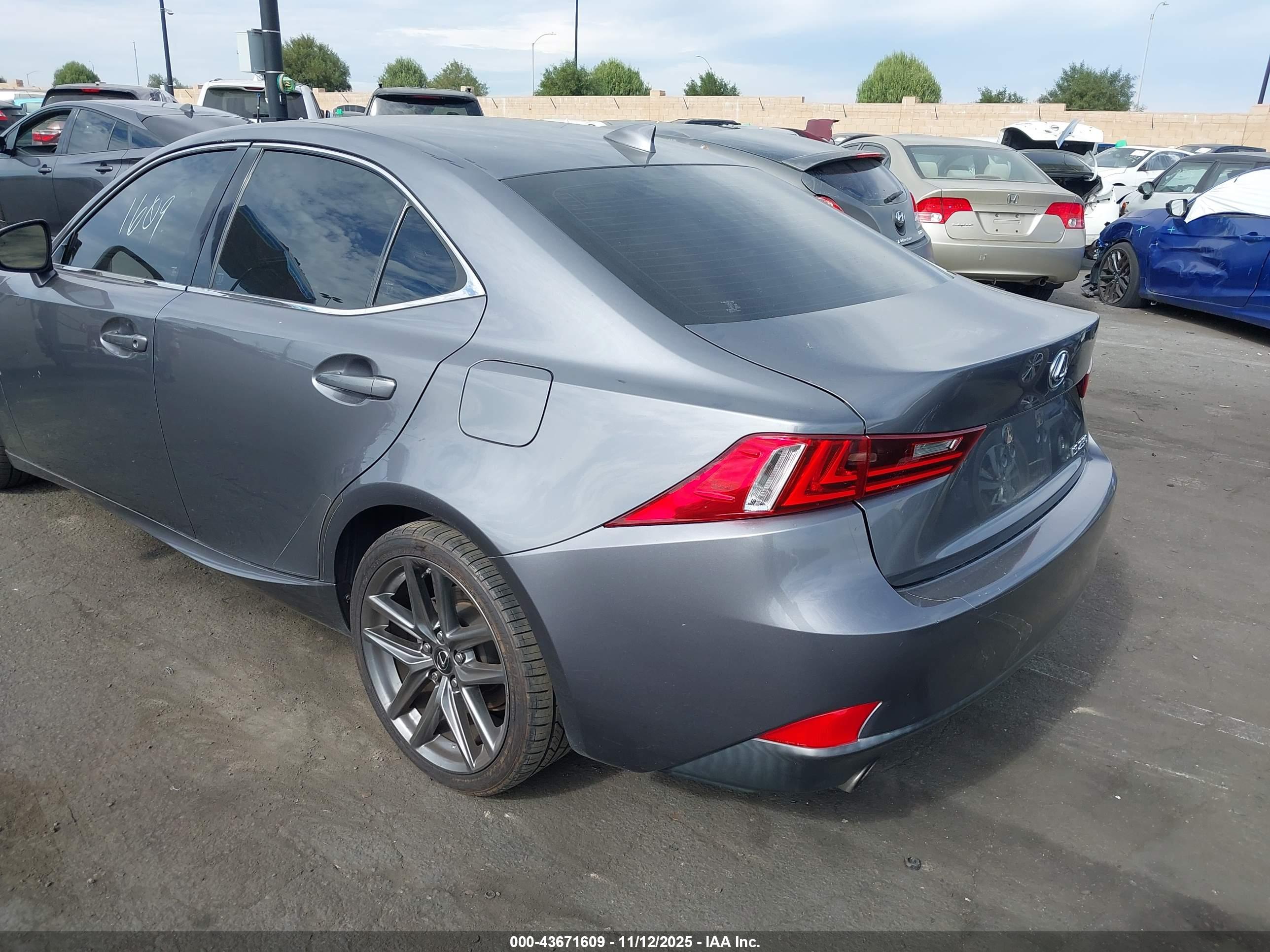 LEXUS IS image 3