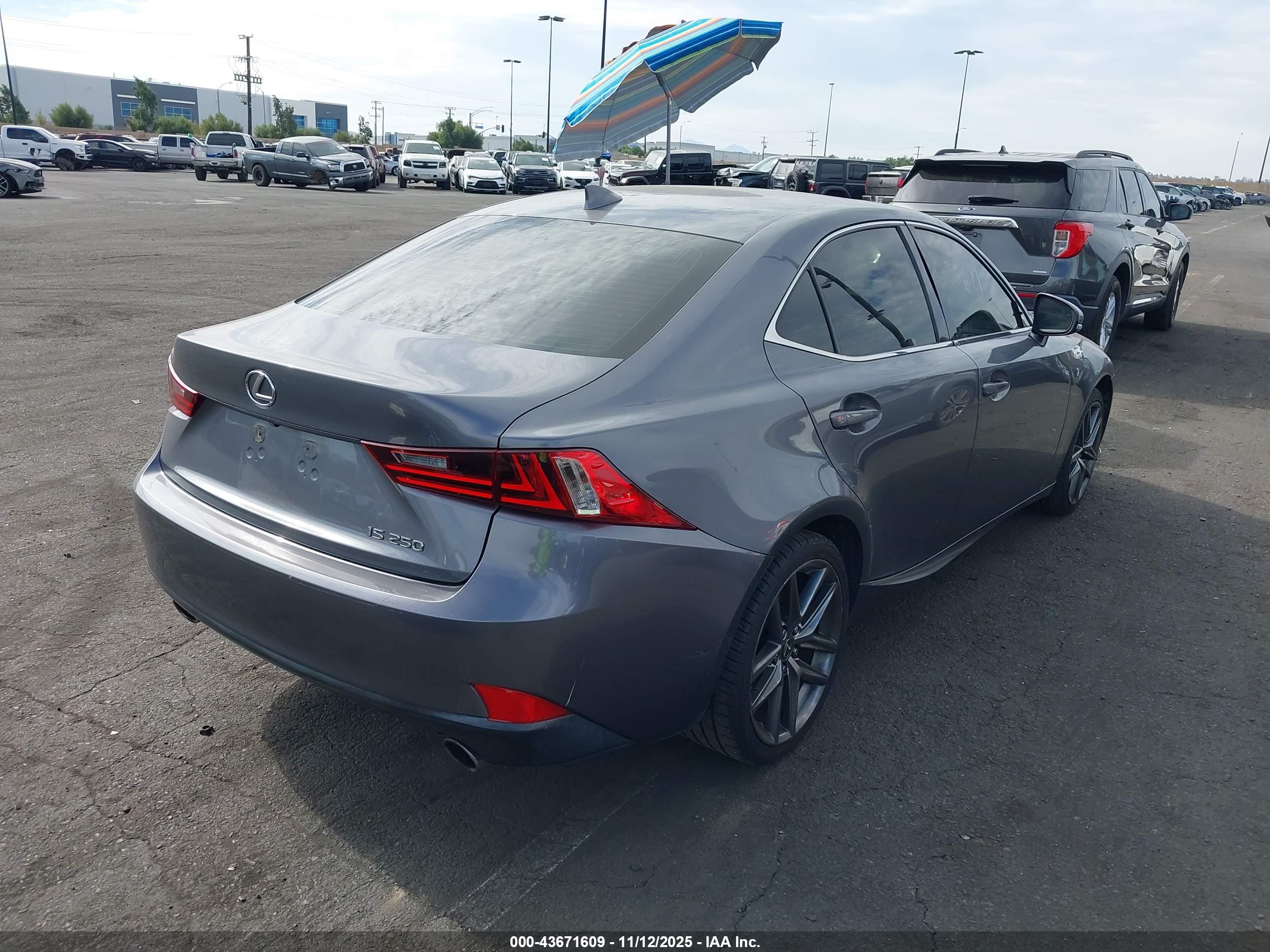 LEXUS IS image 4