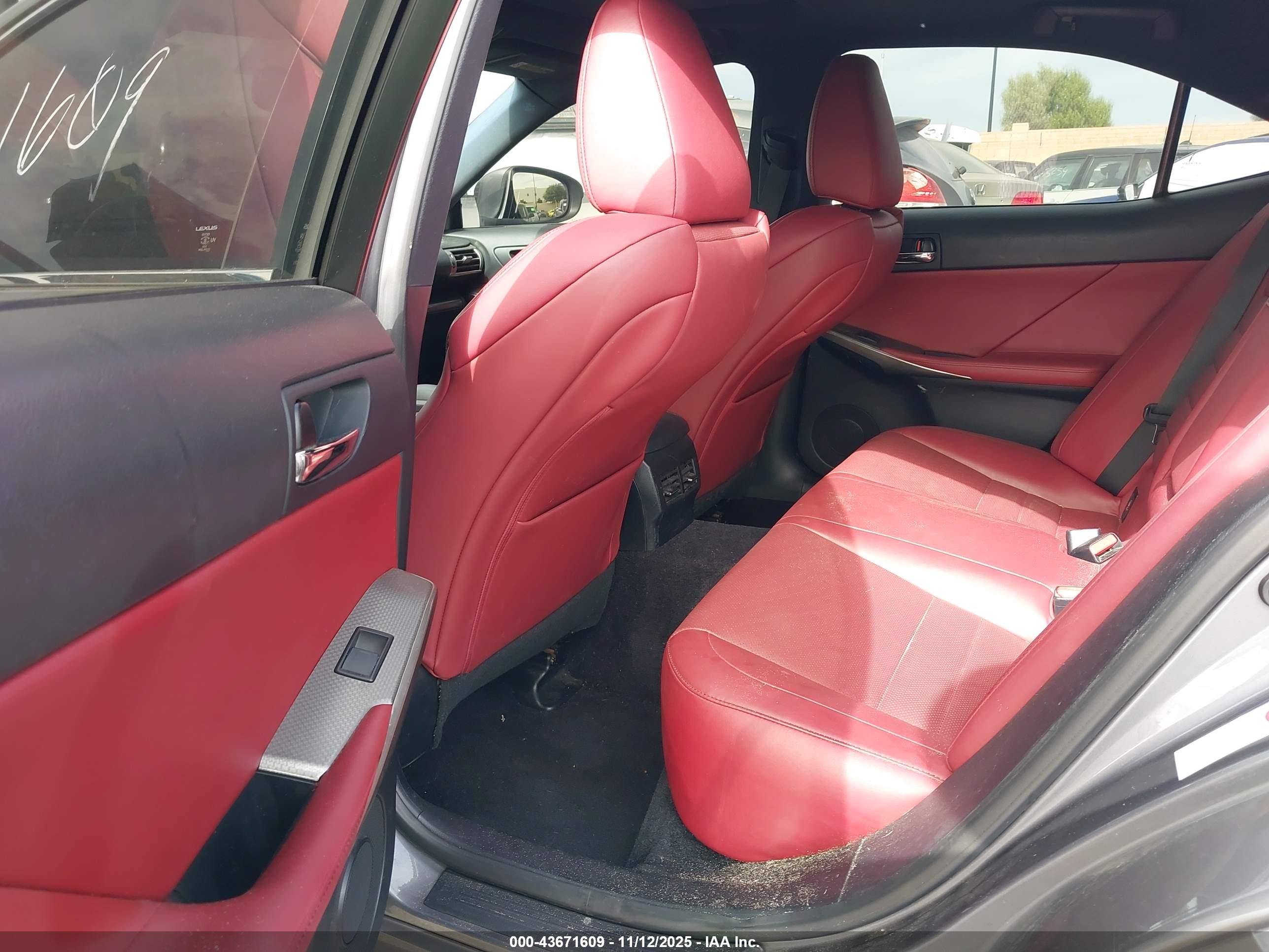 LEXUS IS image 8