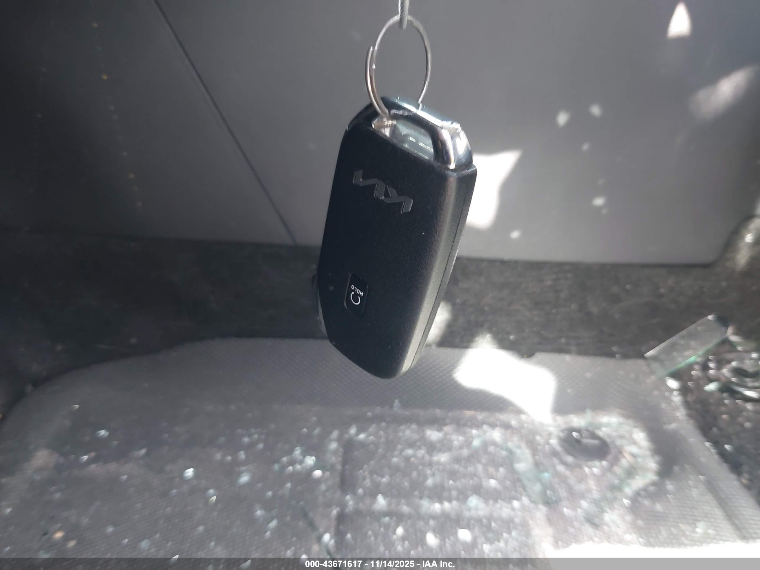 KIA SPORTAGE image 11