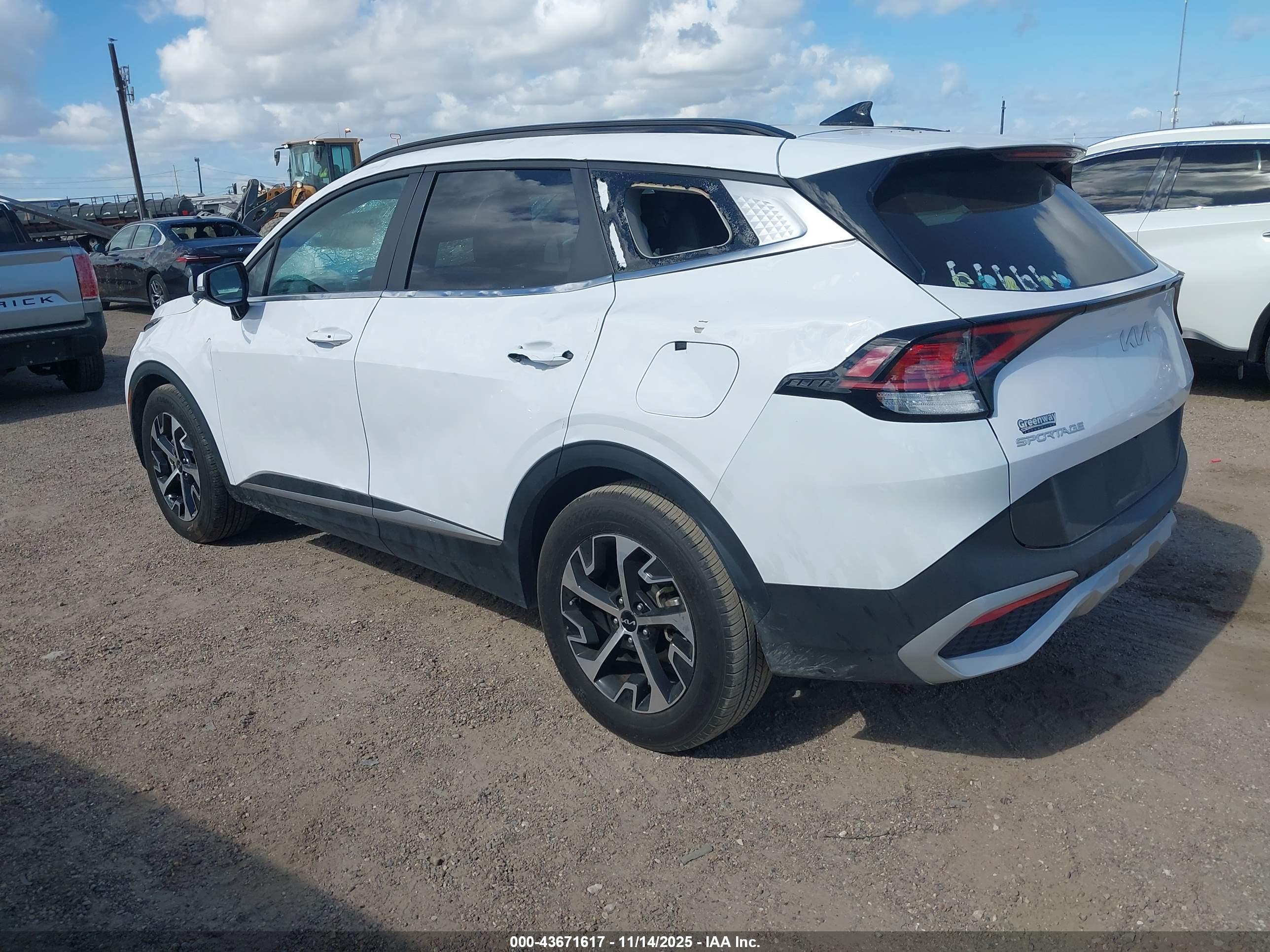 KIA SPORTAGE image 3