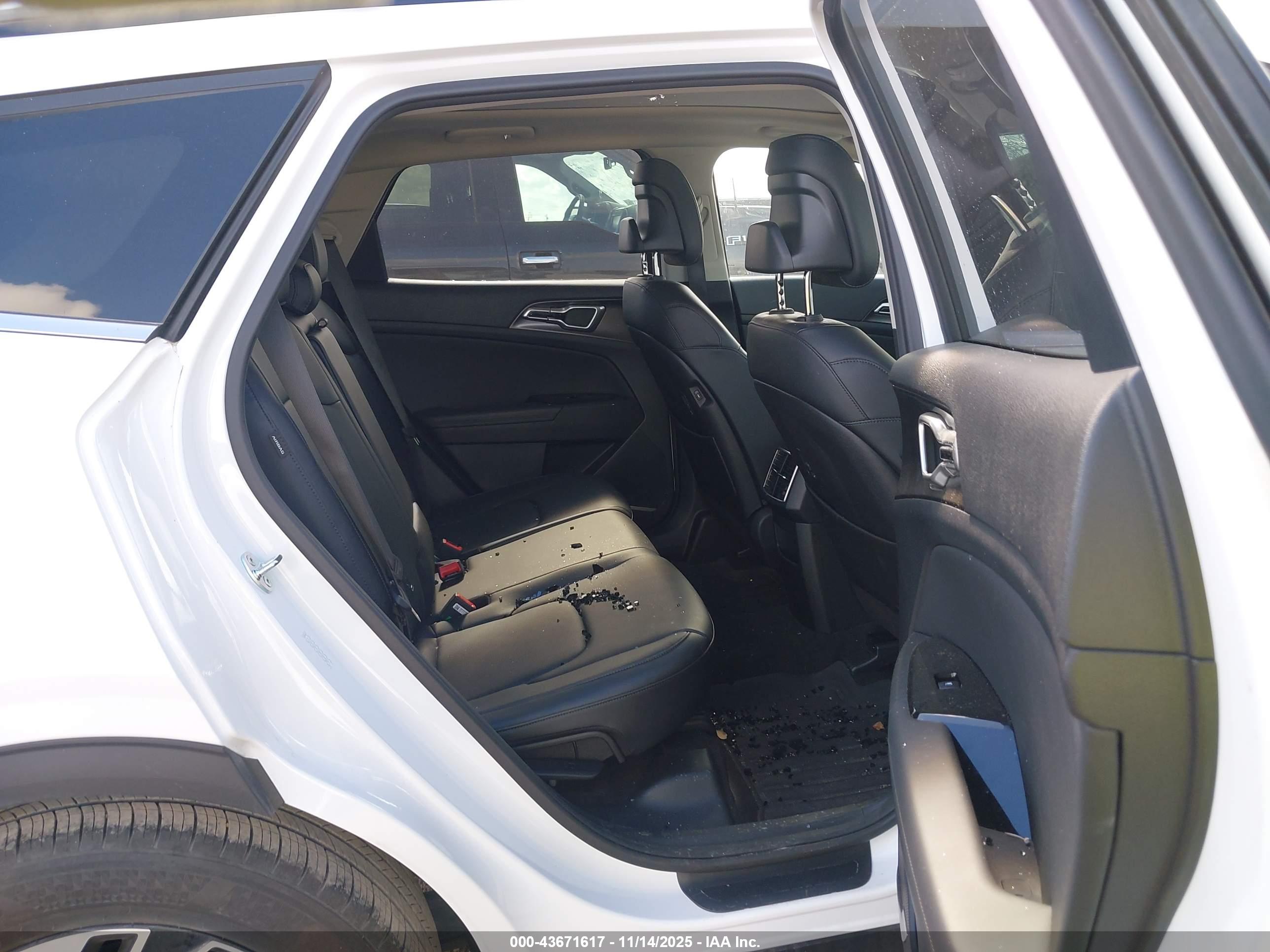 KIA SPORTAGE image 8
