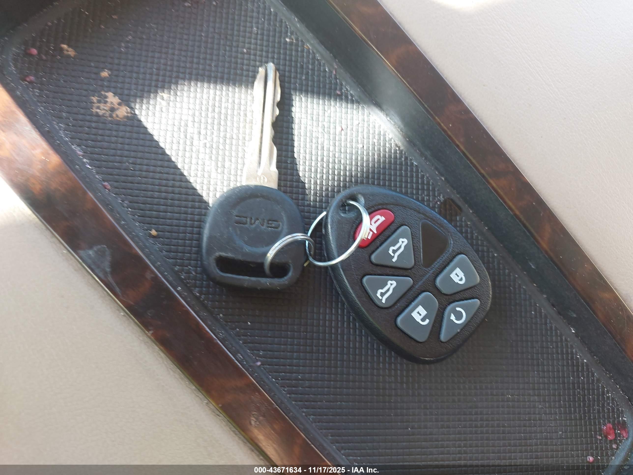 GMC YUKON image 11