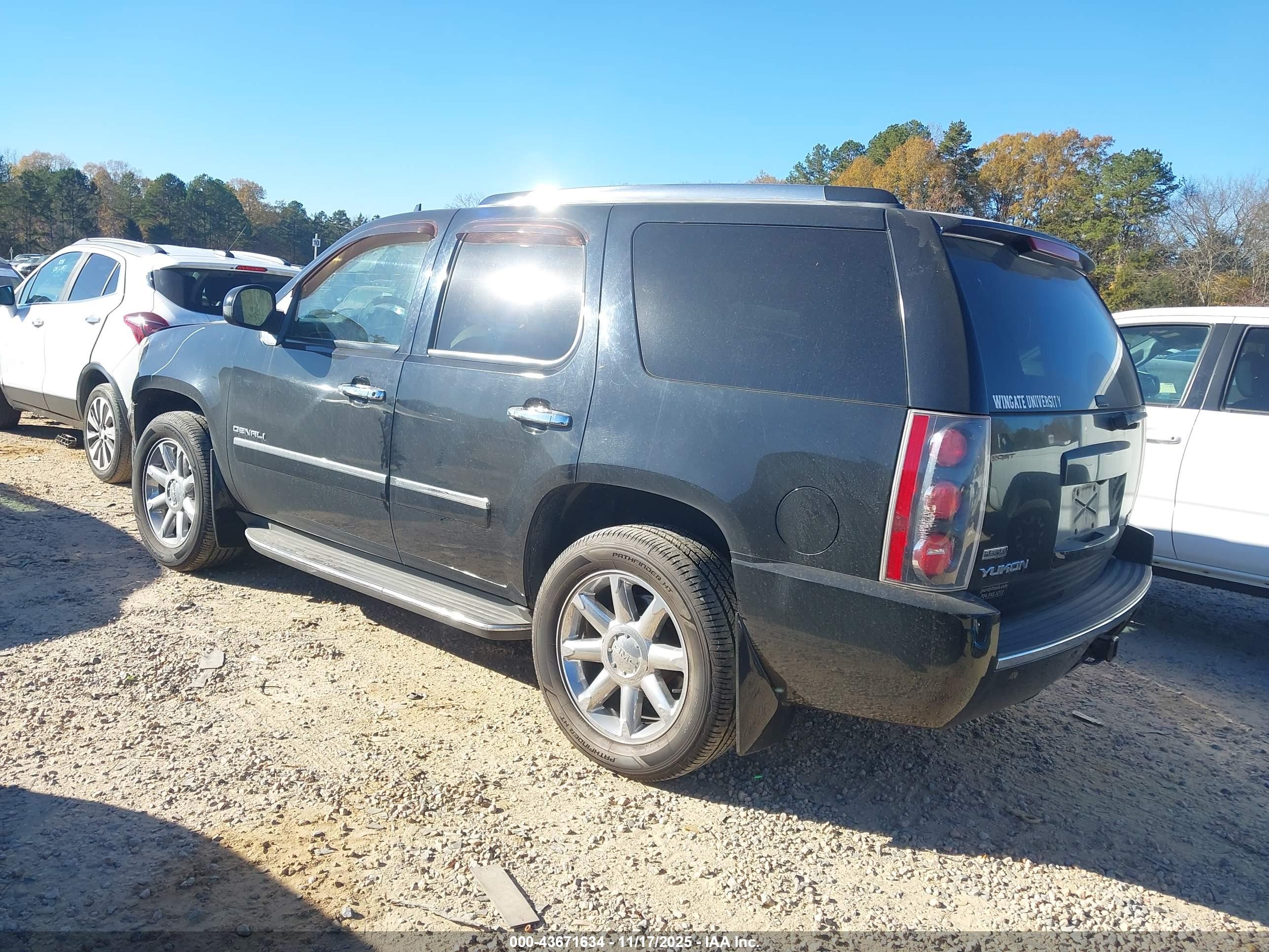GMC YUKON image 3