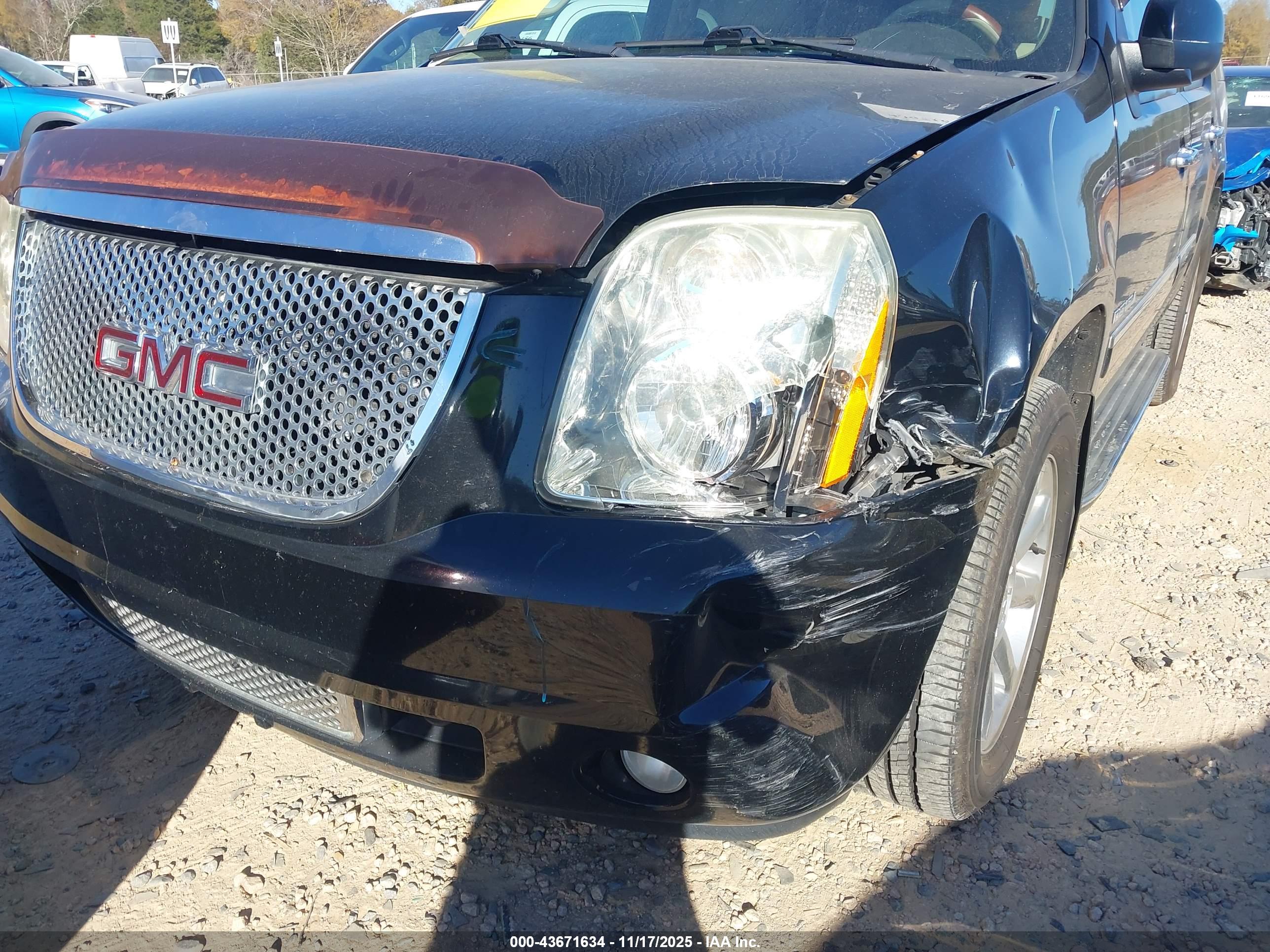 GMC YUKON image 6