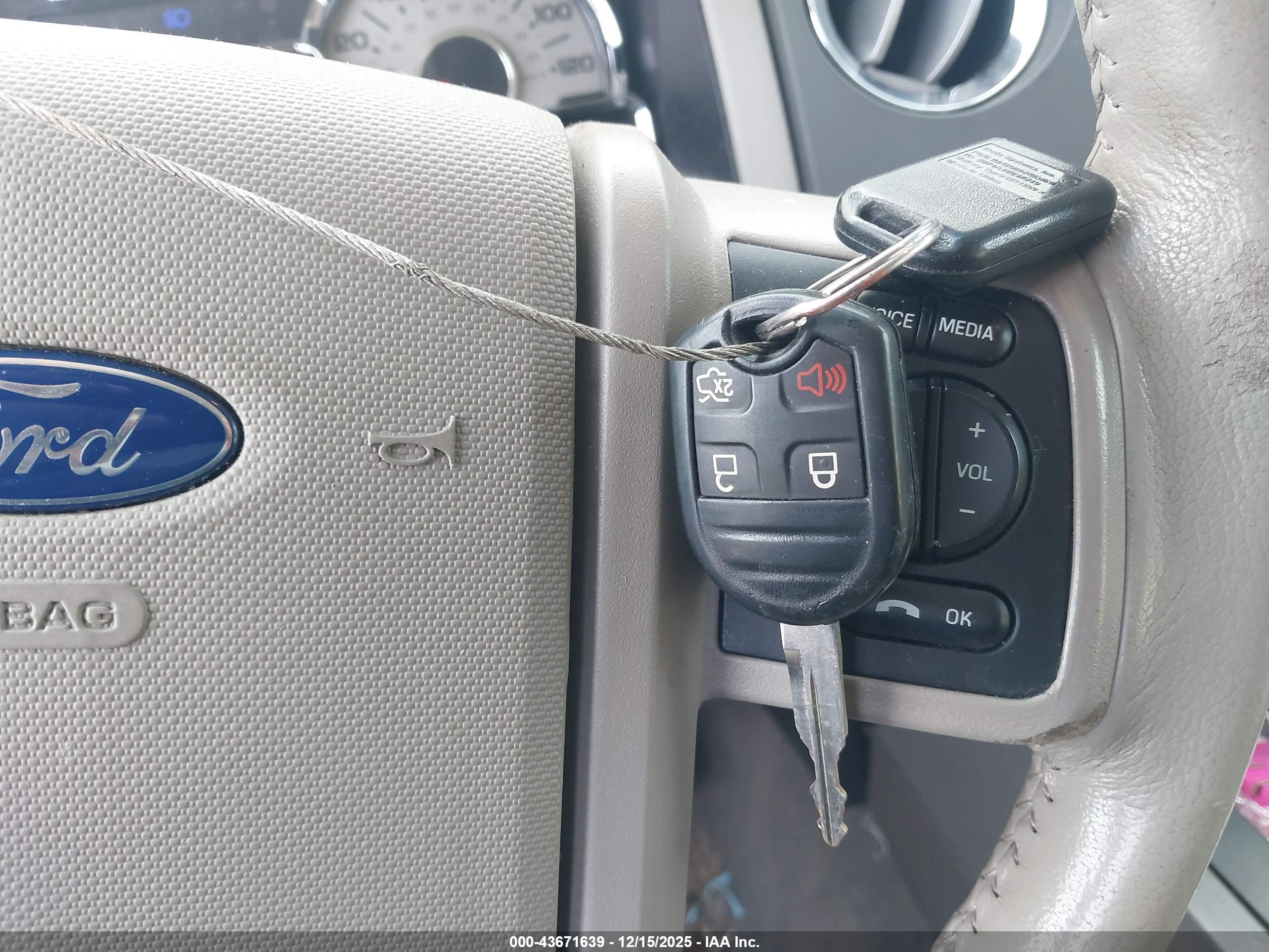 FORD EXPEDITION image 11
