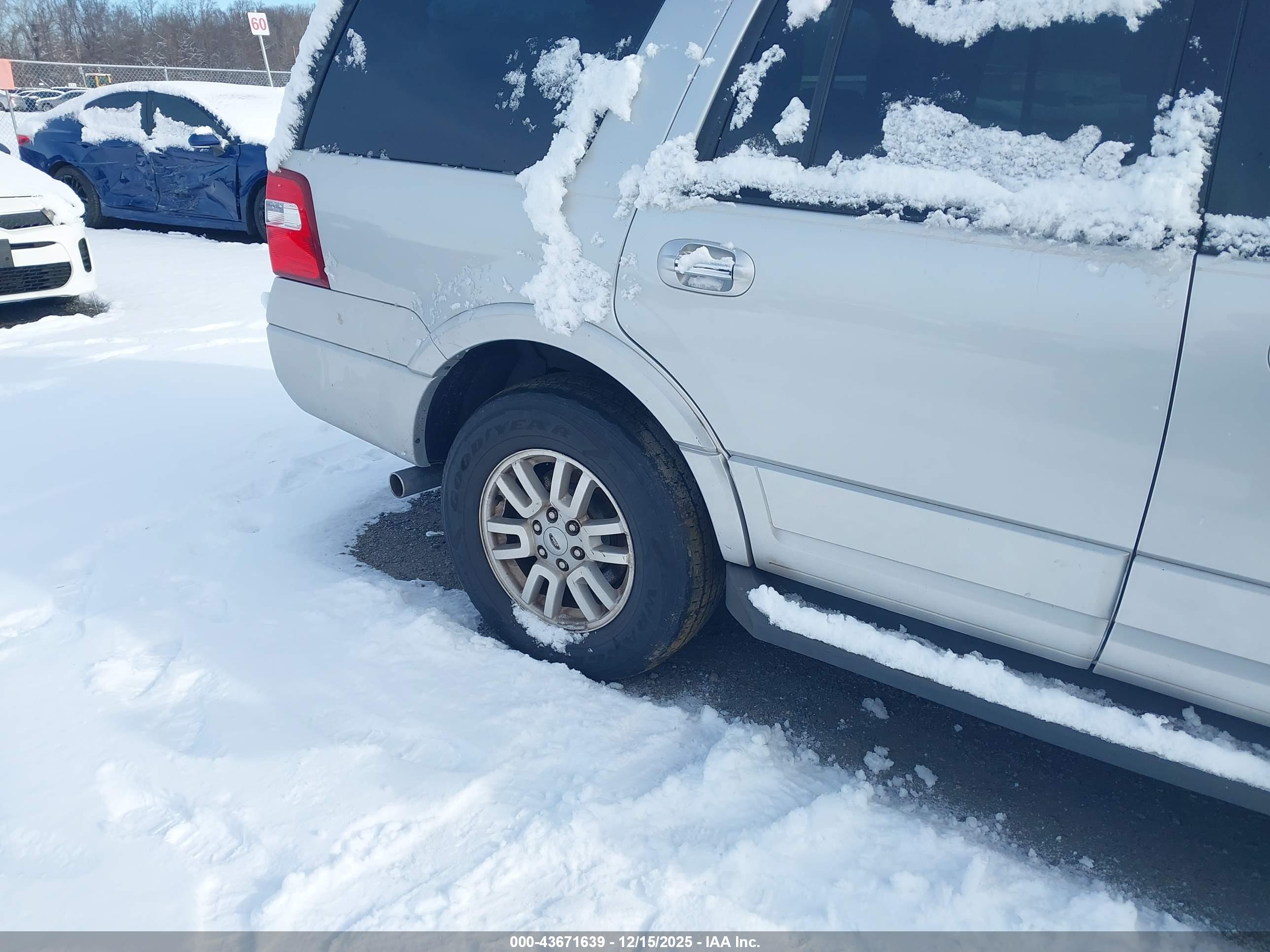 FORD EXPEDITION image 6
