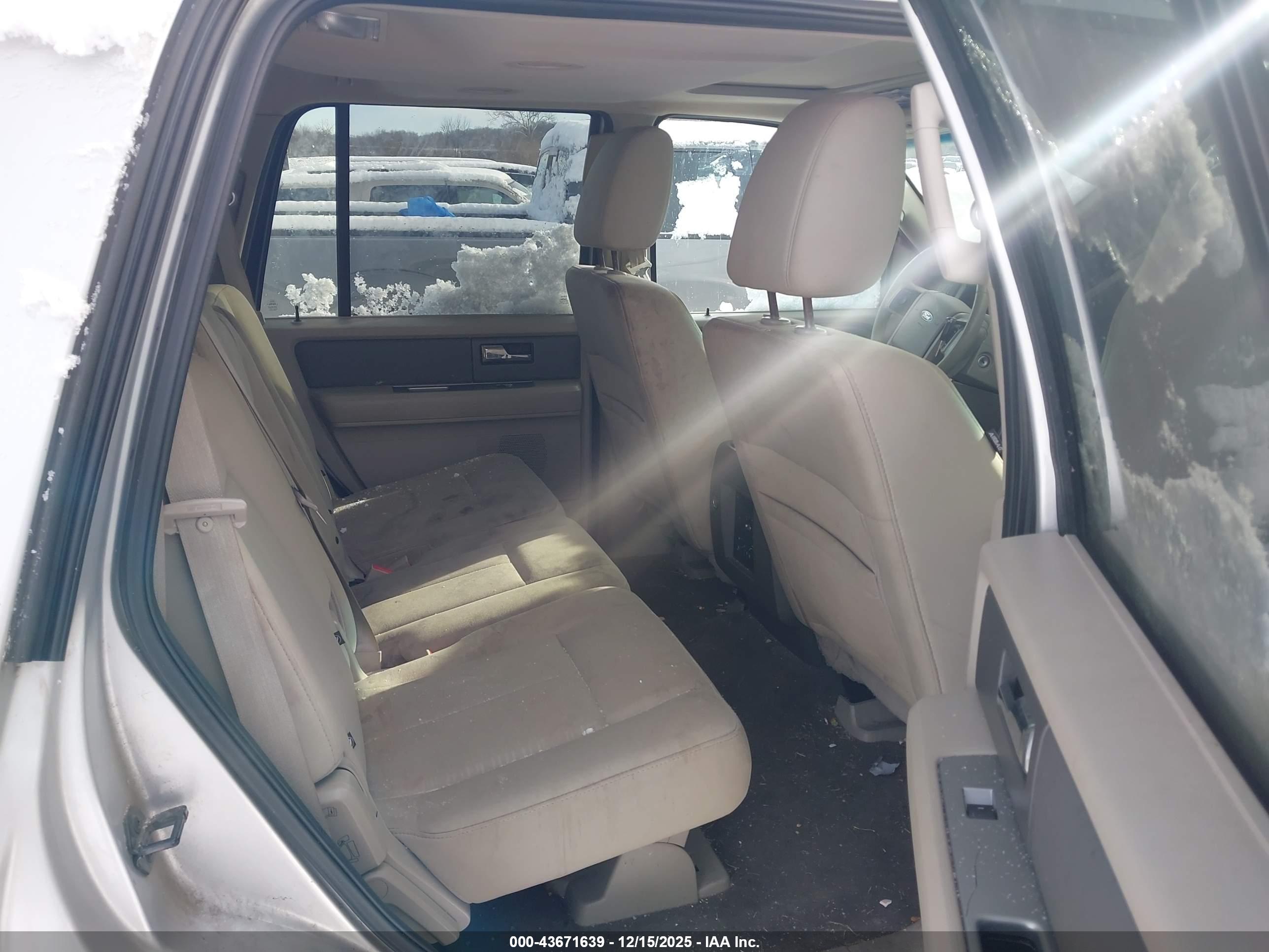 FORD EXPEDITION image 8