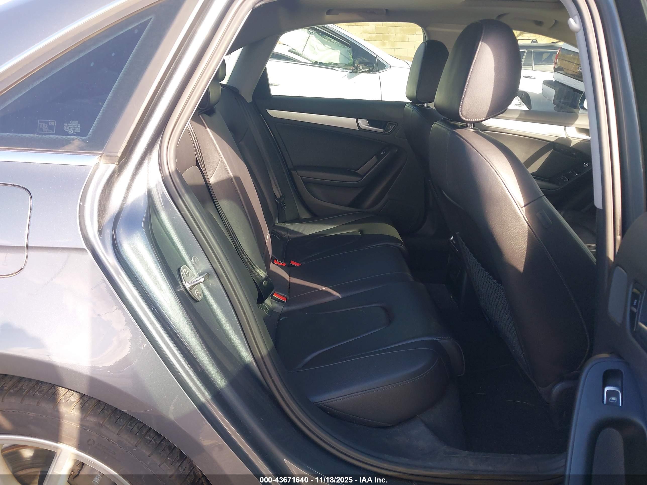 AUDI A4 image 8