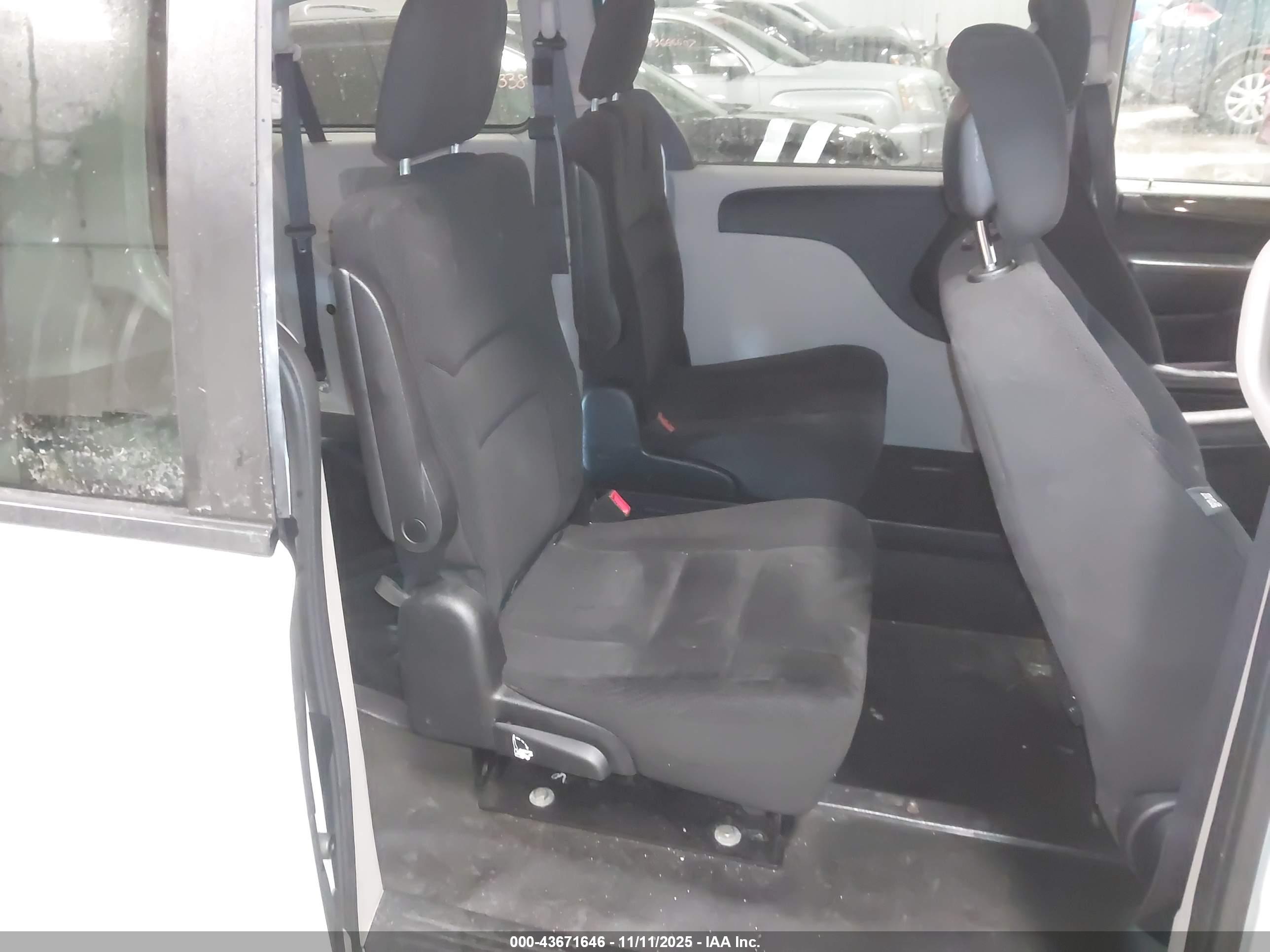 DODGE GRAND image 8