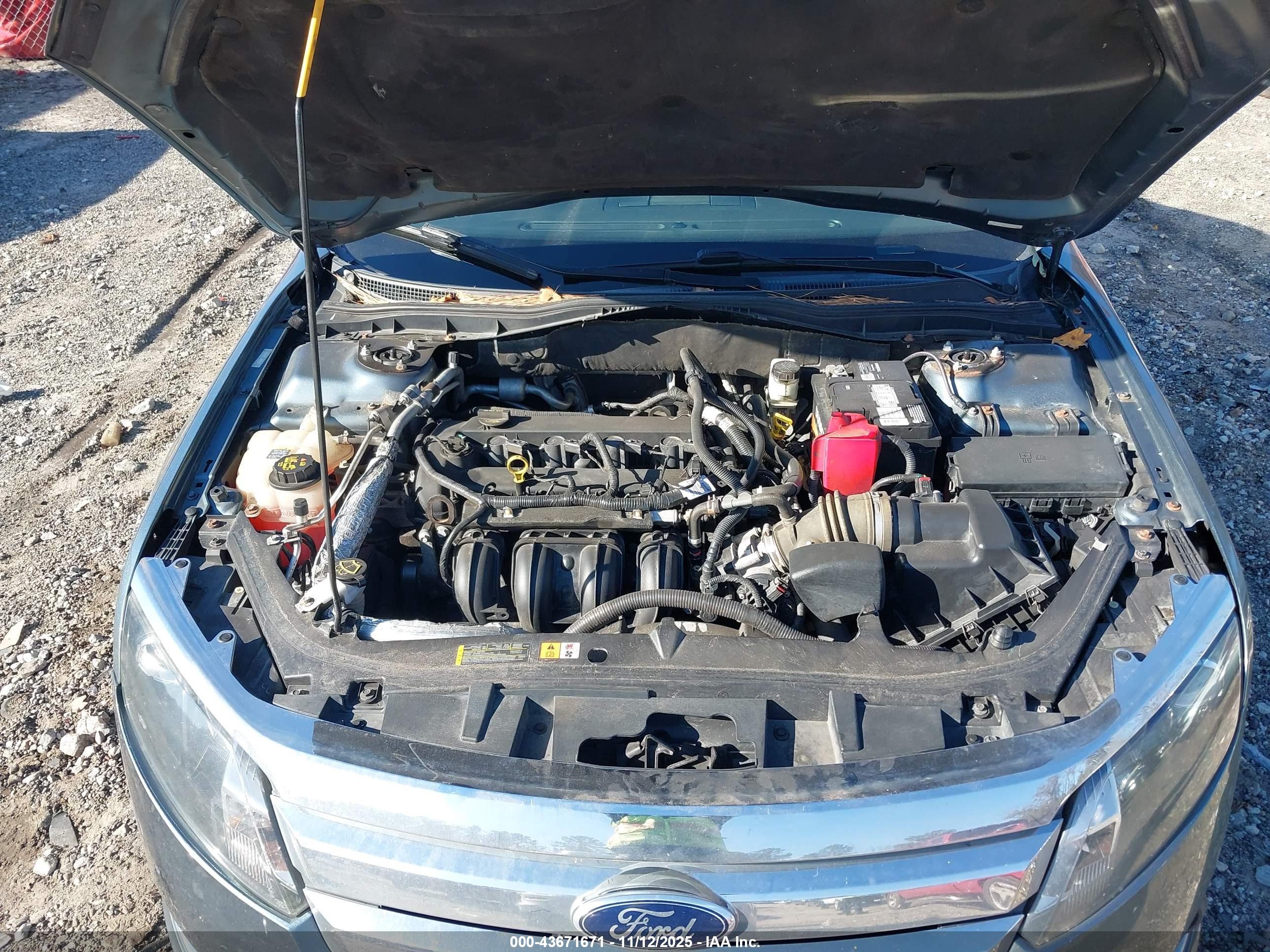 FORD FUSION image 10