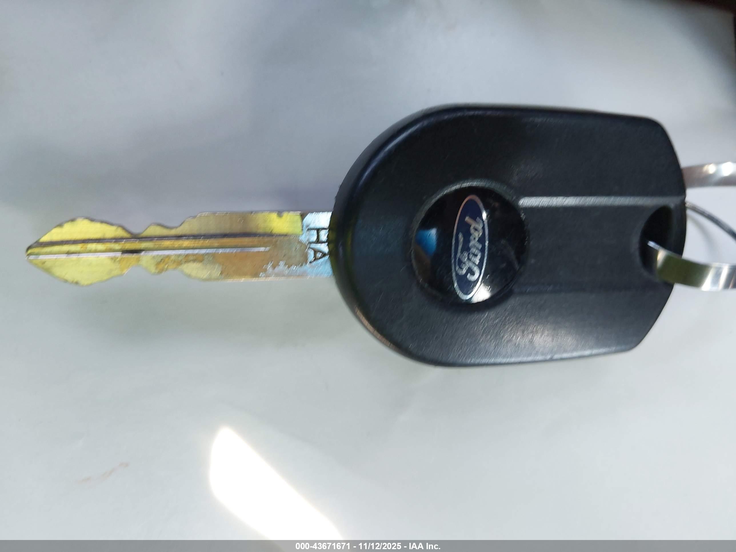 FORD FUSION image 11